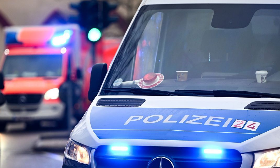 Lehrer informierten Polizei und Feuerwehr. (Symbolbild)