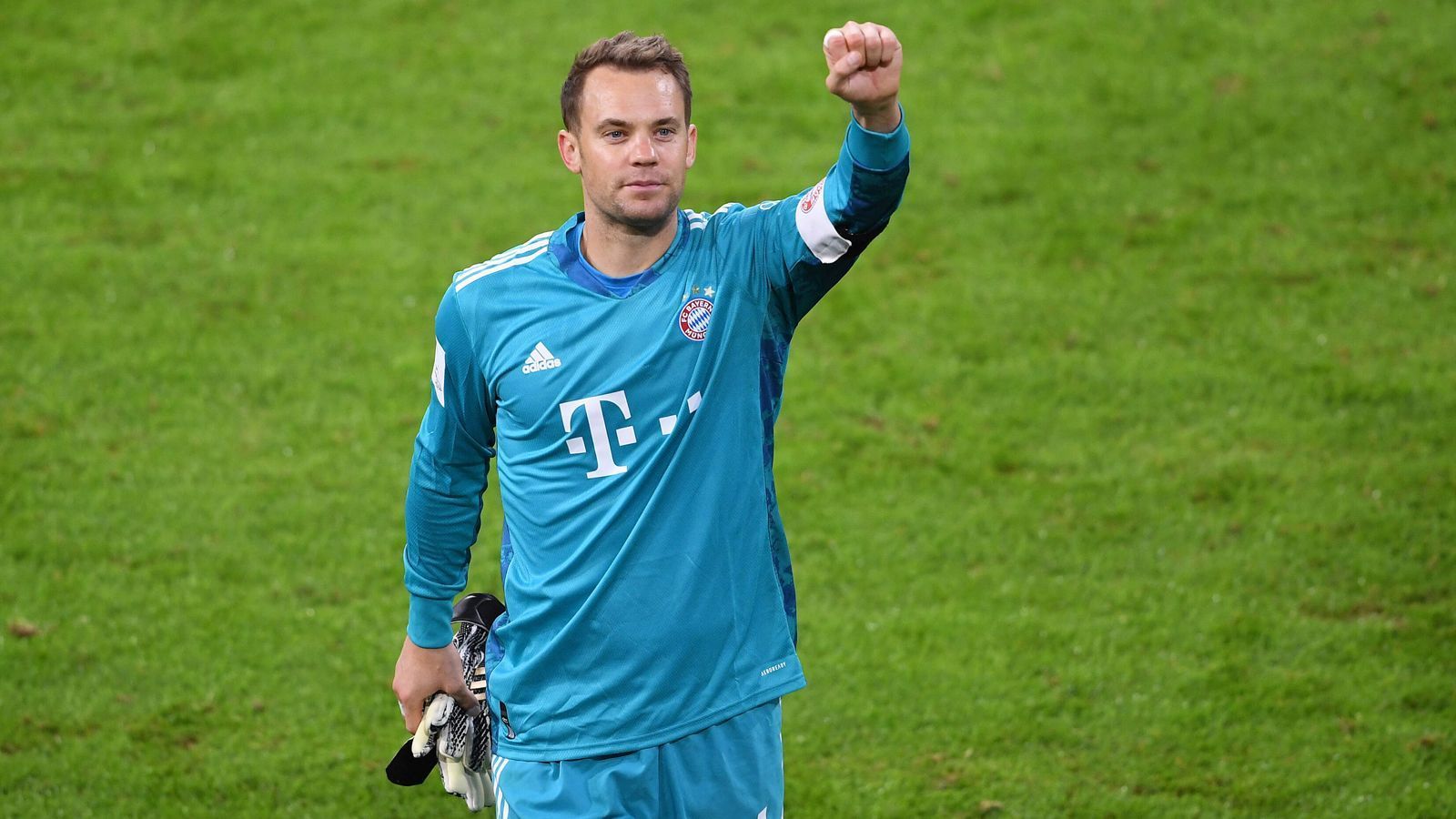 
                <strong>Manuel Neuer</strong><br>
                - Position: Torwart- Verein: FC Bayern München- 4. Nominierung
              