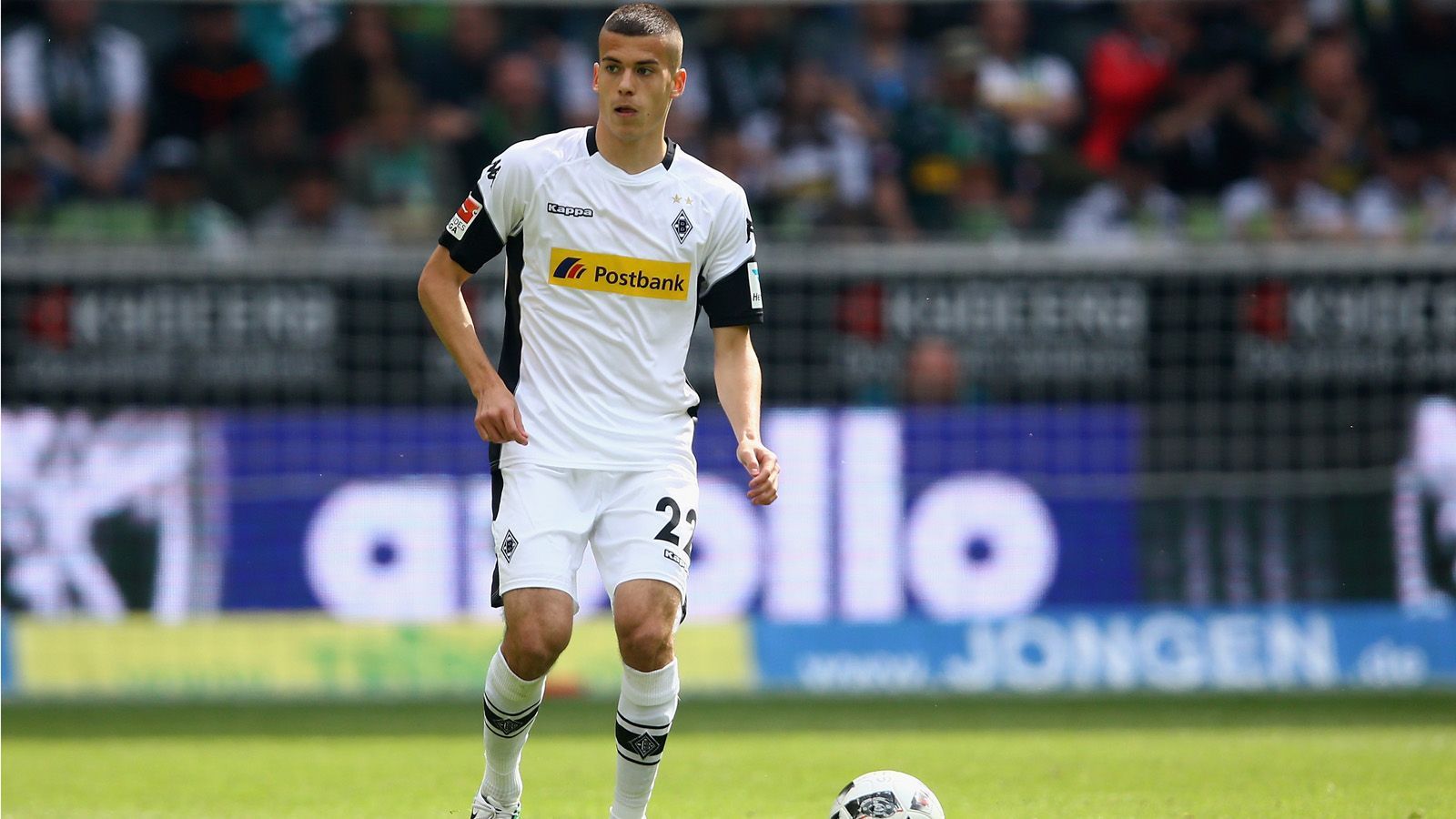 
                <strong>Laszlo Benes (Borussia Mönchengladbach) </strong><br>
                Der junge Slowake, der zuletzt an Holstein Kiel verliehen war, ist in dieser Saison fest bei den Fohlen und Trainer Marco Rose eingeplant. Deshalb lehnte Manager Max Eberl auch eine weitere Leihe des 21-Jährigen ab. Im zentralen Mittelfeld könnte er seine Chance bekommen. Das Vertrauen des Klubs scheint jedenfalls vorhanden.
              