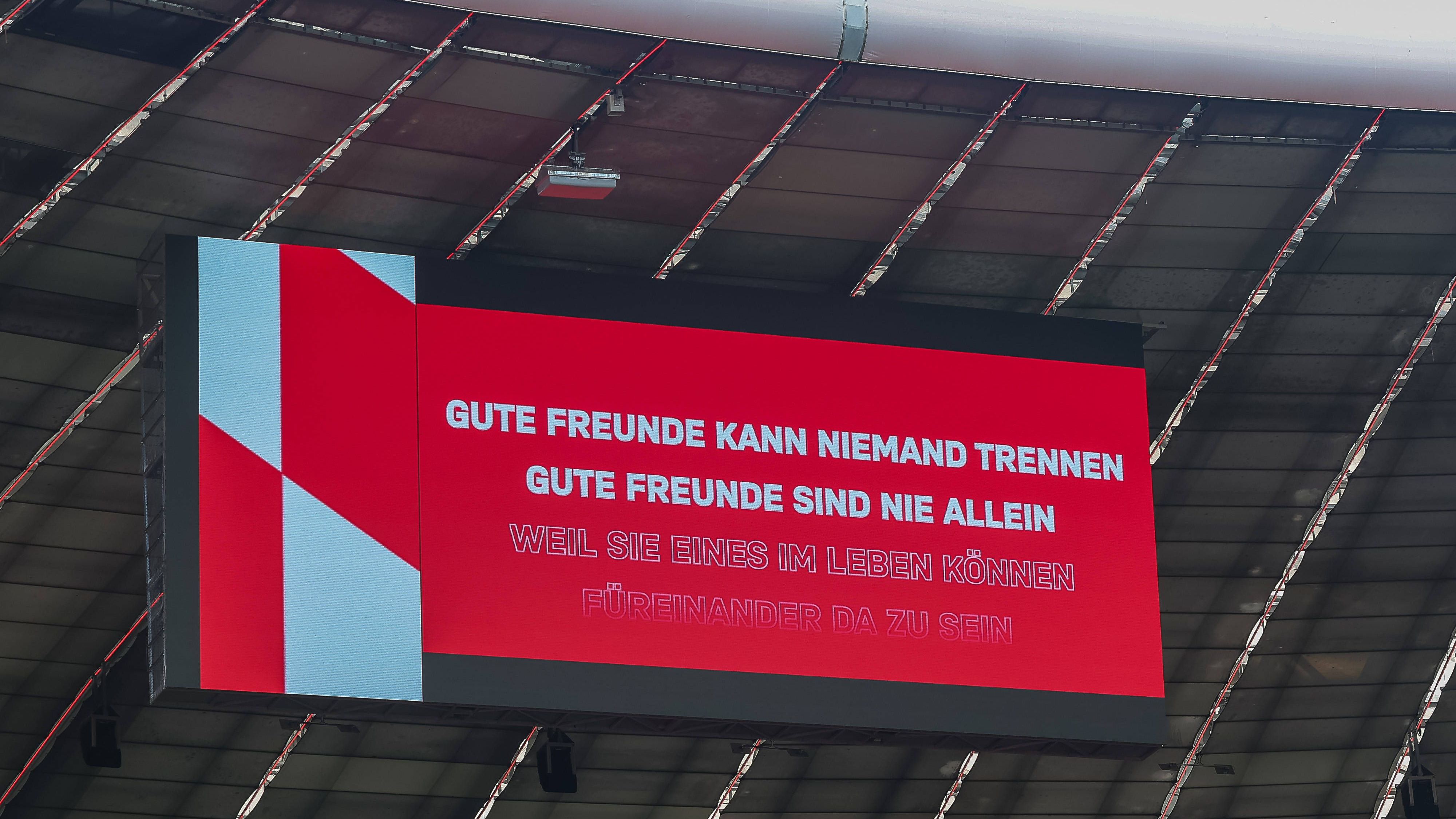 <strong>Ein Lied als Erinnerung</strong><br>"Gute Freunde kann niemand trennen": Auch dieses Lied gehört zu Franz Beckenbauer und wird immer mit ihm verbunden bleiben.