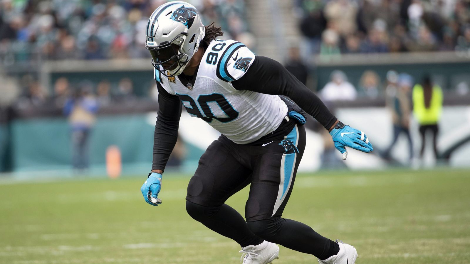 
                <strong>Carolina Panthers: Julius Peppers</strong><br>
                Position: Defensive End
              