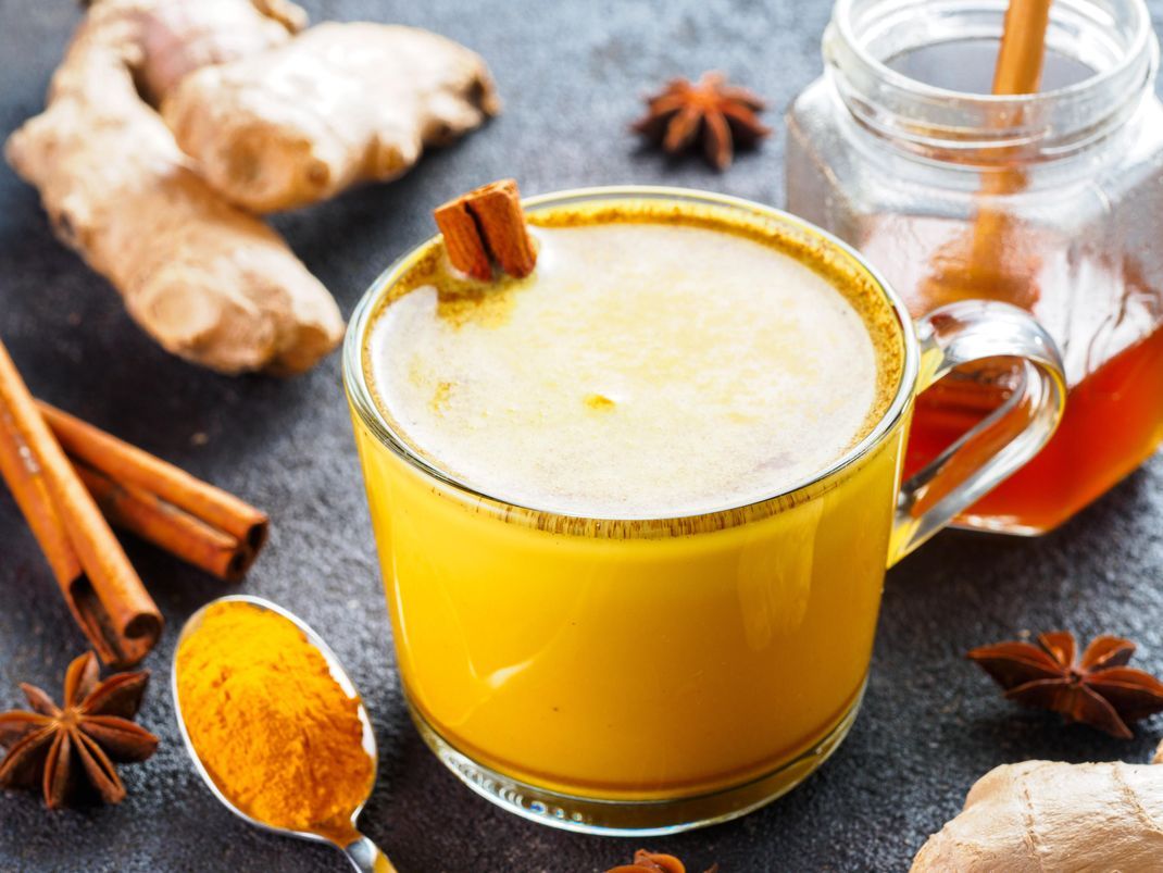 Die goldene Milch beruht auf einem alten, ayurvedischen Rezept, welches zur Heilung, Immunstärkung sowie zur Steigerung des allgemeinen Wohlbefindens eingesetzt wird.