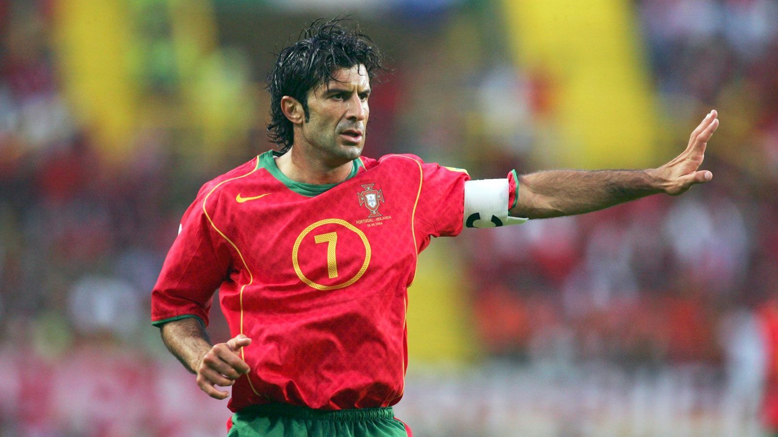 
                <strong>Luis Figo</strong><br>
                Luis Figo ist der große Stolz Portugals. Die Goldene Generation um ihn, Nuno Gomez, Sergio Conceicao oder auch Pauleta bringt Portugal zur Jahrtausendwende wieder auf die Fußball-Landkarte. 2006 geht es in Deutschland bis ins Halbfinale.
              