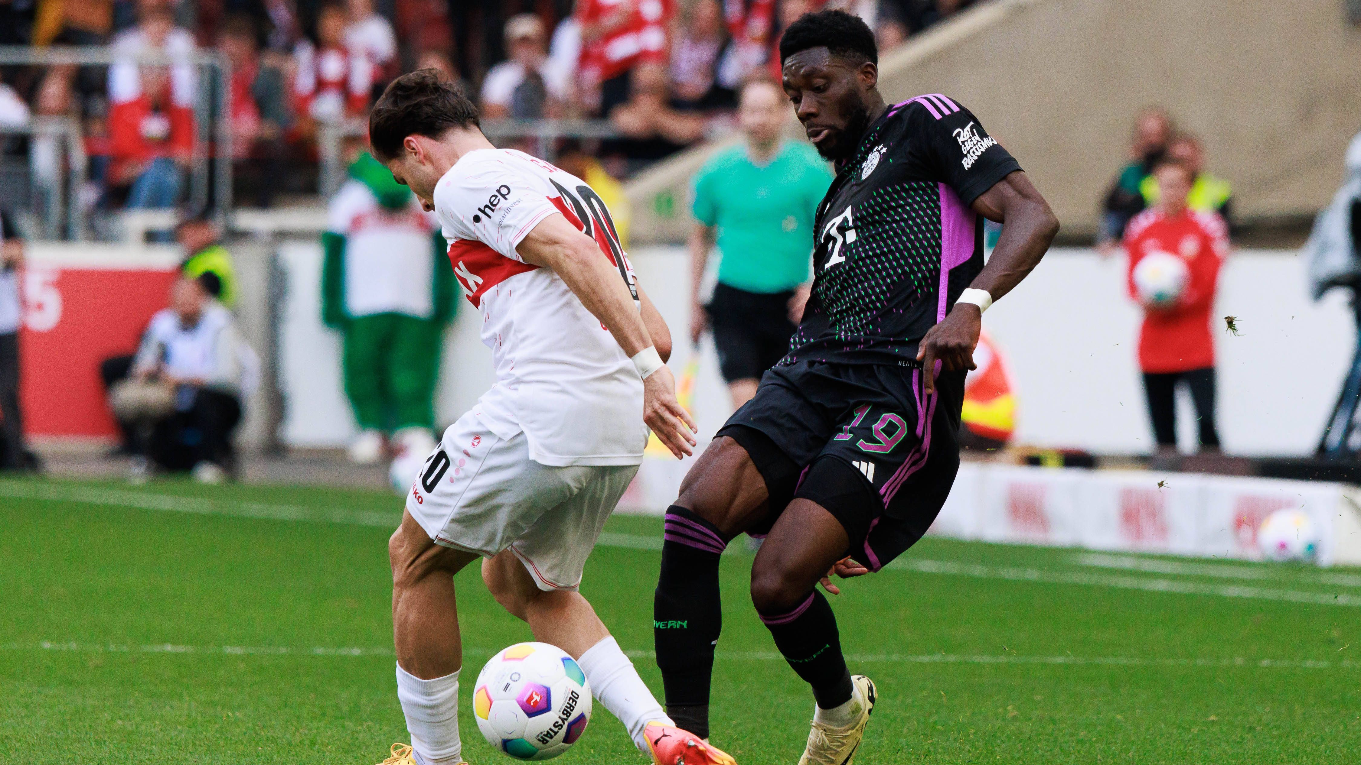 <strong>Alphonso Davies (FC Bayern München)</strong><br>Der Kanadier beginnt engagiert und will seine Chance offenbar nutzen. Defensiv aufgrund des Stuttgarter Drucks oft gebunden, passt wie Goretzka beim 0:1 nicht auf. Ist danach kaum noch zu sehen. <strong><em>ran</em>-Note: 5</strong>