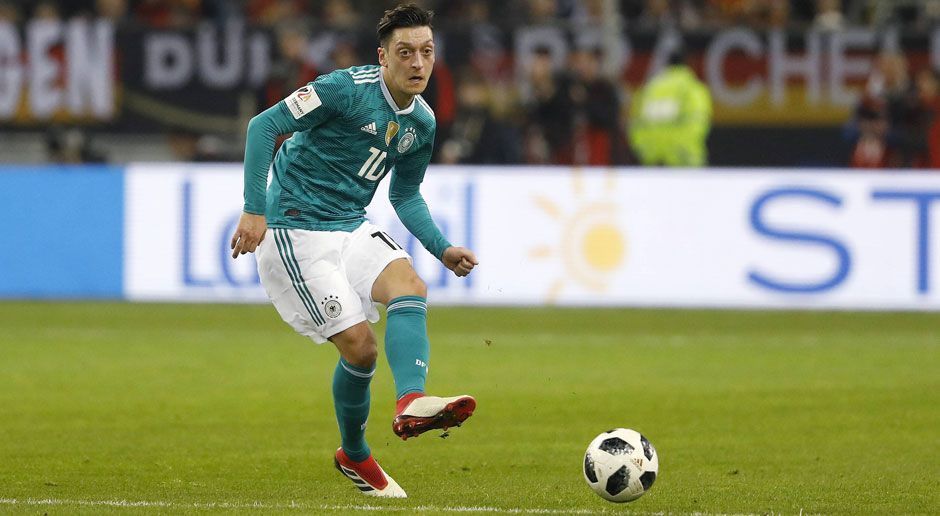 
                <strong>Mesut Özil </strong><br>
                Verein: FC ArsenalLänderspiele: 89/22WM-Teilnahmen: 2
              