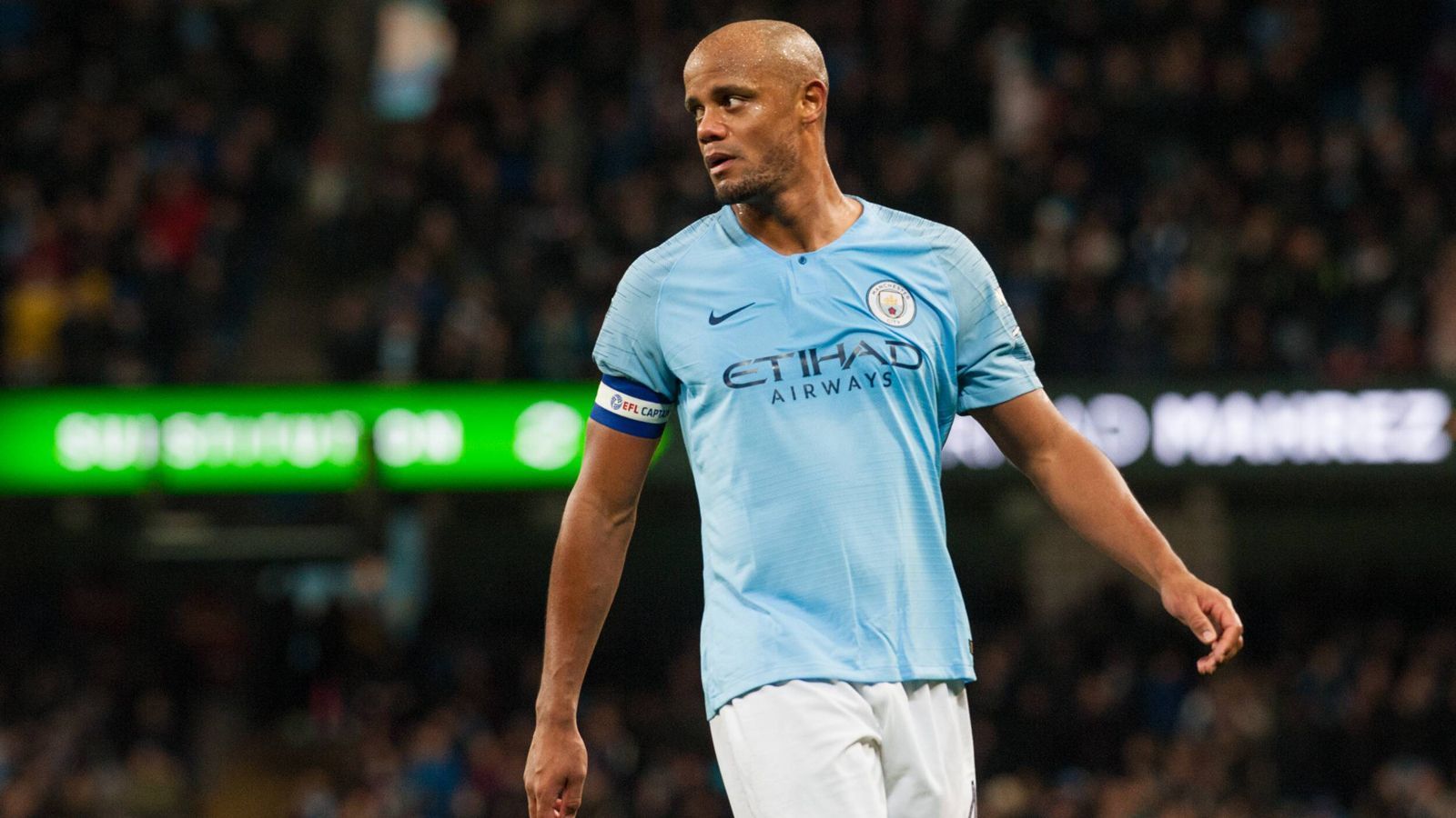 
                <strong>Vincent Kompany (Manchester City)</strong><br>
                Wie in den vergangenen Wochen müssen die "Citizens" auch auf ihren Kapitän Vincent Kompany verzichten. Der belgische Nationalspieler verpasste die letzten 13 Spiele aufgrund einer Muskelverletzung. Mittlerweile ist der 32-jährige Innenverteidiger wieder ins Mannschaftstraining zurückgekehrt. Für das Gastspiel bei den Schalkern wird es aber noch nicht reichen.
              