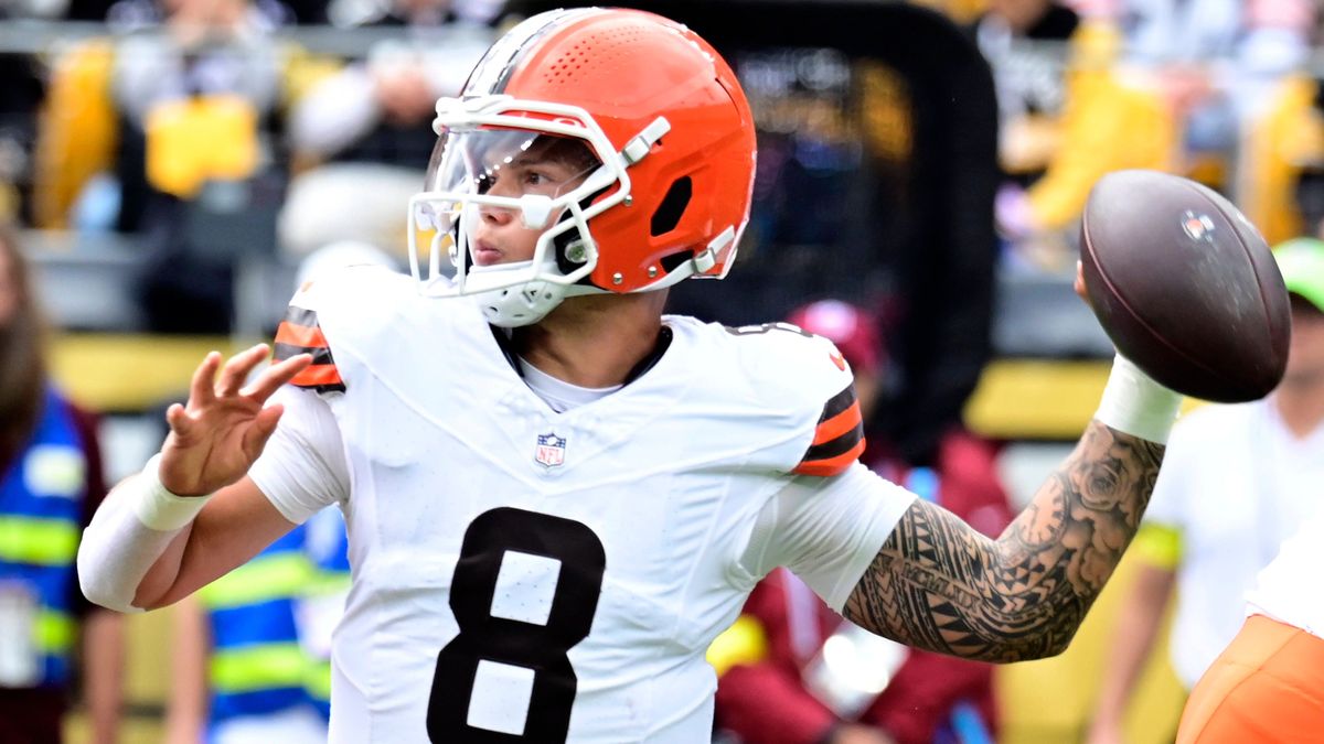 Cleveland Browns quarterback Dillon Gabriel (8) passes in the first quarter against the Pittsburgh Steelers at Acrisure Stadium Sunday, October 12, 2025 in Pittsburgh. PUBLICATIONxNOTxINxUSA PIT202...