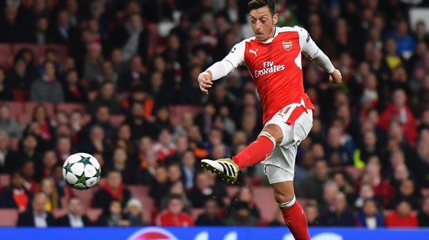 
                <strong>Mesut Özil: Vom Vorlagengeber zum Torjäger?</strong><br>
                Die Show des Mesut Özil: Am dritten Champions-League-Spieltag erzielt Mesut Özil beim 6:0-Erfolg Arsenals über Ludogorez Rasgrad drei Tore - der erste Hattrick seiner Karriere. Doch es sind nicht Özils erste Saisontore: In den ersten zehn Spielen schoss er sechs Tore, legte dabei jedoch erst einen Treffer auf. ran.de zeigt Özils durchschnittliche Tore und Assists pro Saison seit Beginn seiner Profikarriere. Wandelt sich der deutsche Nationalspieler etwa vom Vorbereiter zum Torjäger?
              