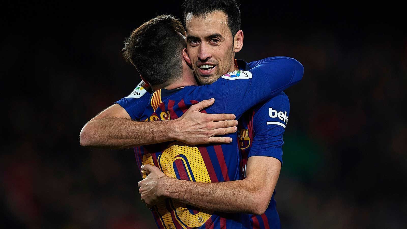 
                <strong>Sergio Busquets (Inter Miami)</strong><br>
                Die Wiedervereinigung von Fußball-Weltmeister Lionel Messi und Sergio Busquets bei Inter Miami ist perfekt. Einen Tag nach dem argentinischen Ausnahmekönner Messi unterschrieb auch der spanische Mittelfeldroutinier Busquets an seinem 35. Geburtstag einen Vertrag bis 2025. Das Eigengewächs des FC Barcelona verließ die Katalanen kürzlich nach 18 Jahren und 722 Pflichtspiel-Einsätzen. Miami stellte Busquets in den sozialen Medien bereits per Video vor, in dem zahlreiche ehemalige Weggefährten des 34 Jahre alten Spaniers zu Wort kamen. Nun gab Inter die offizielle Verpflichtung bekannt.
              