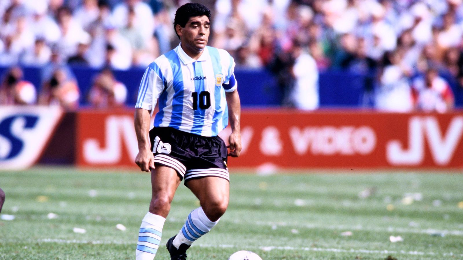 
                <strong>5. Diego Maradona (Argentinien)</strong><br>
                &#x2022; WM-Einsätze: 21<br>&#x2022; WM-Tore: 8<br>
              