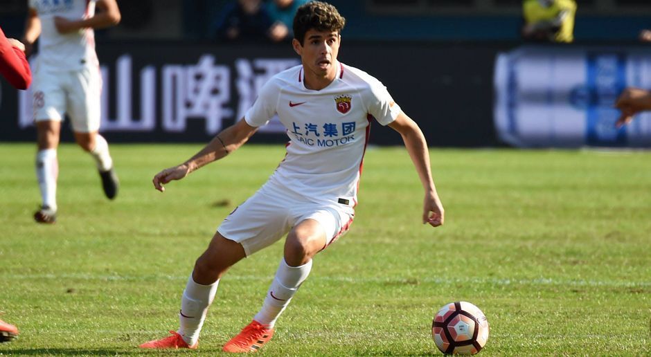 
                <strong>Zentrales Mittelfeld: Oscar</strong><br>
                Der 25-Jährige Oscar verließ im Januar die Premier League in Richtung China. Shanghai SIPG überwies dem FC Chelsea 60 Millionen Euro für den Brasilianer.
              