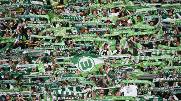 
                <strong>Platz 11: VfL Wolfsburg</strong><br>
                Der VfL Wolfsburg schnappt sich den elften Rang. Der Champions-League-Teilnehmer verkaufte bisher rund 21.500 Dauerkarten an seine treuen Fans und damit 100 mehr als im vergangenen Jahr. 
              