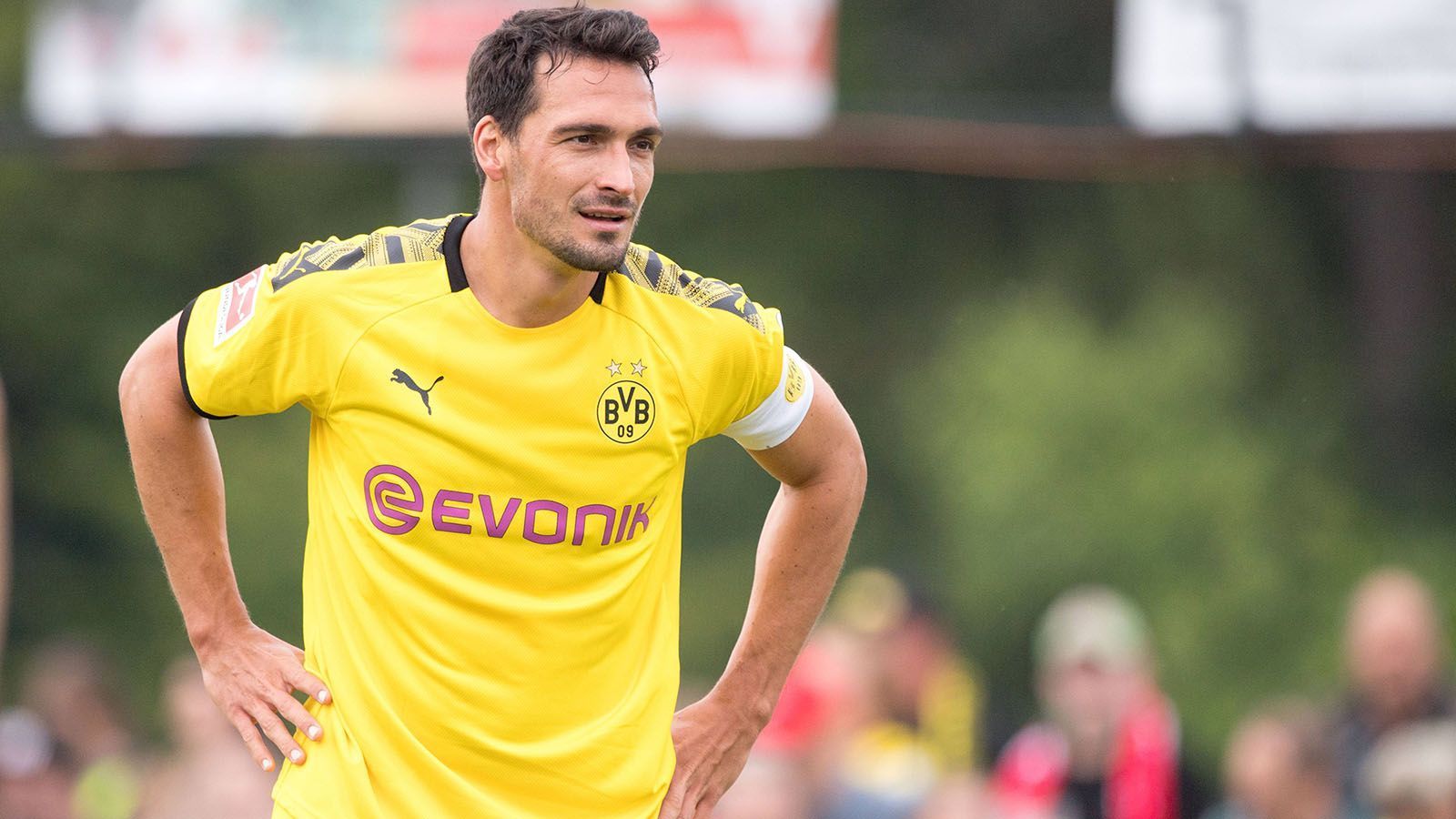 
                <strong>Borussia Dortmund </strong><br>
                Grundpreis: 84,99 EuroMit Spielerbeflockung: 94,99 EuroMit individueller Beflockung: 99,99 Euro
              