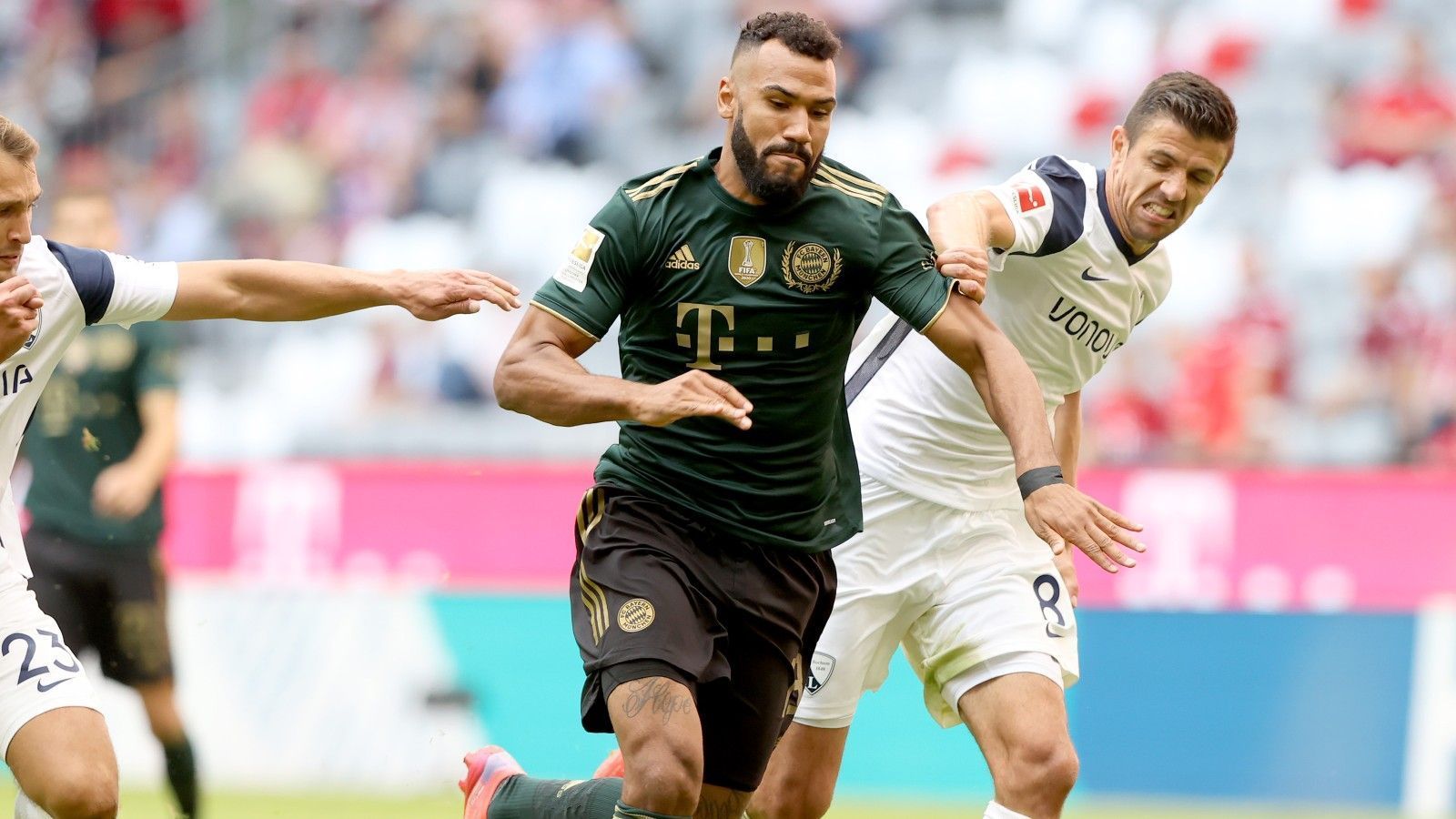 
                <strong>Eric Maxim Choupo-Moting</strong><br>
                Darf sich gute 20 Minuten für Lewandowski beweisen. Belohnt sich für sein Engagement mit einem Treffer zum 7:0, wobei er drei Versuche braucht, bis er einnetzt. ran-Note: 2
              