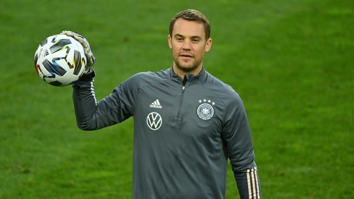 Manuel Neuer sieht Profifußball an Belastungsgrenze