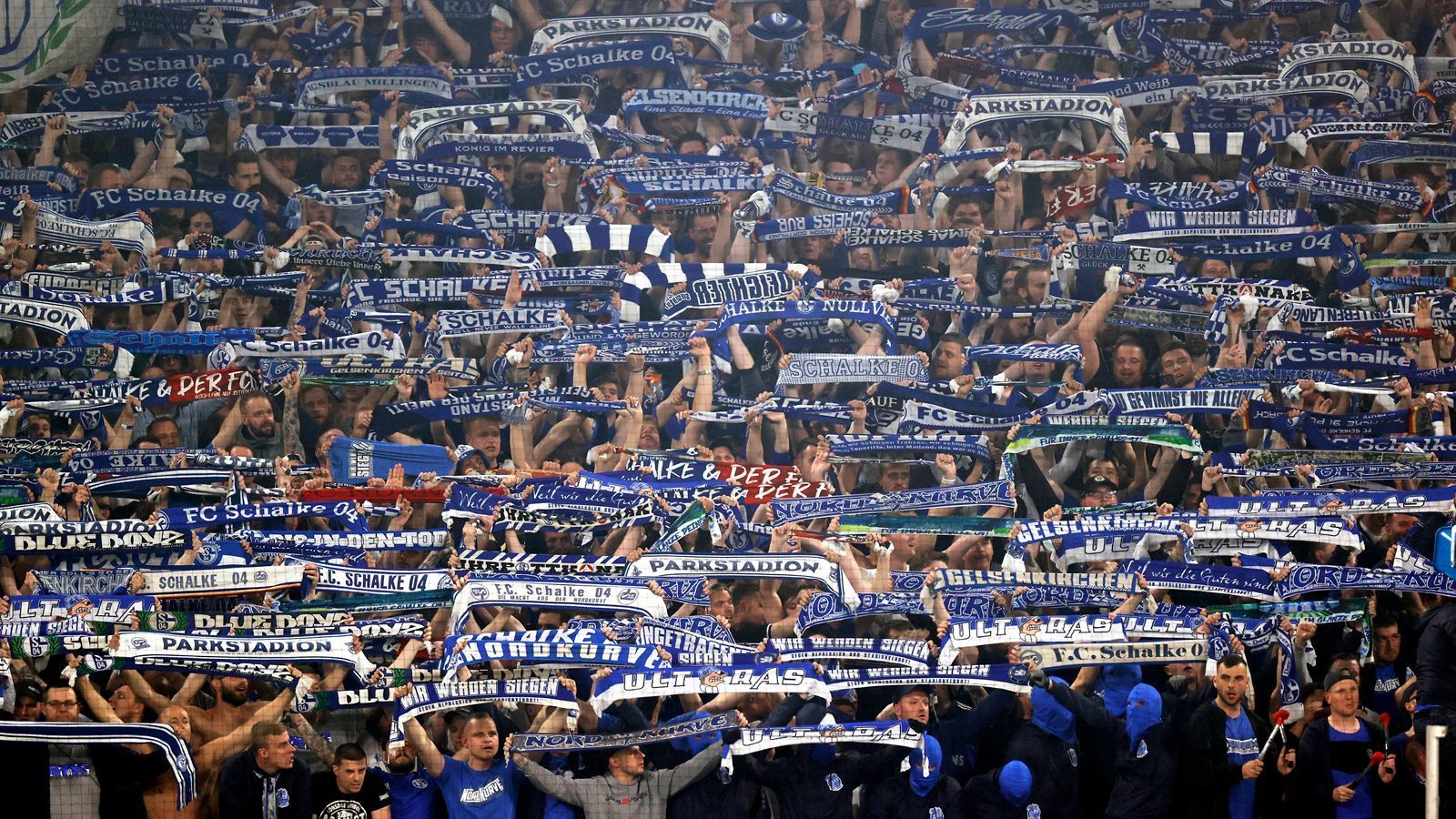 
                <strong>Platz 12: FC Schalke 04</strong><br>
                Stehplatz: 190,50 Euro - vergangene Saison: 137 Euro (2. Liga)Teuerste Sitzplatzkategorie: 776 Euro (ligaweit Platz 8) - vergangene Saison: 620 Euro (2. Liga)
              