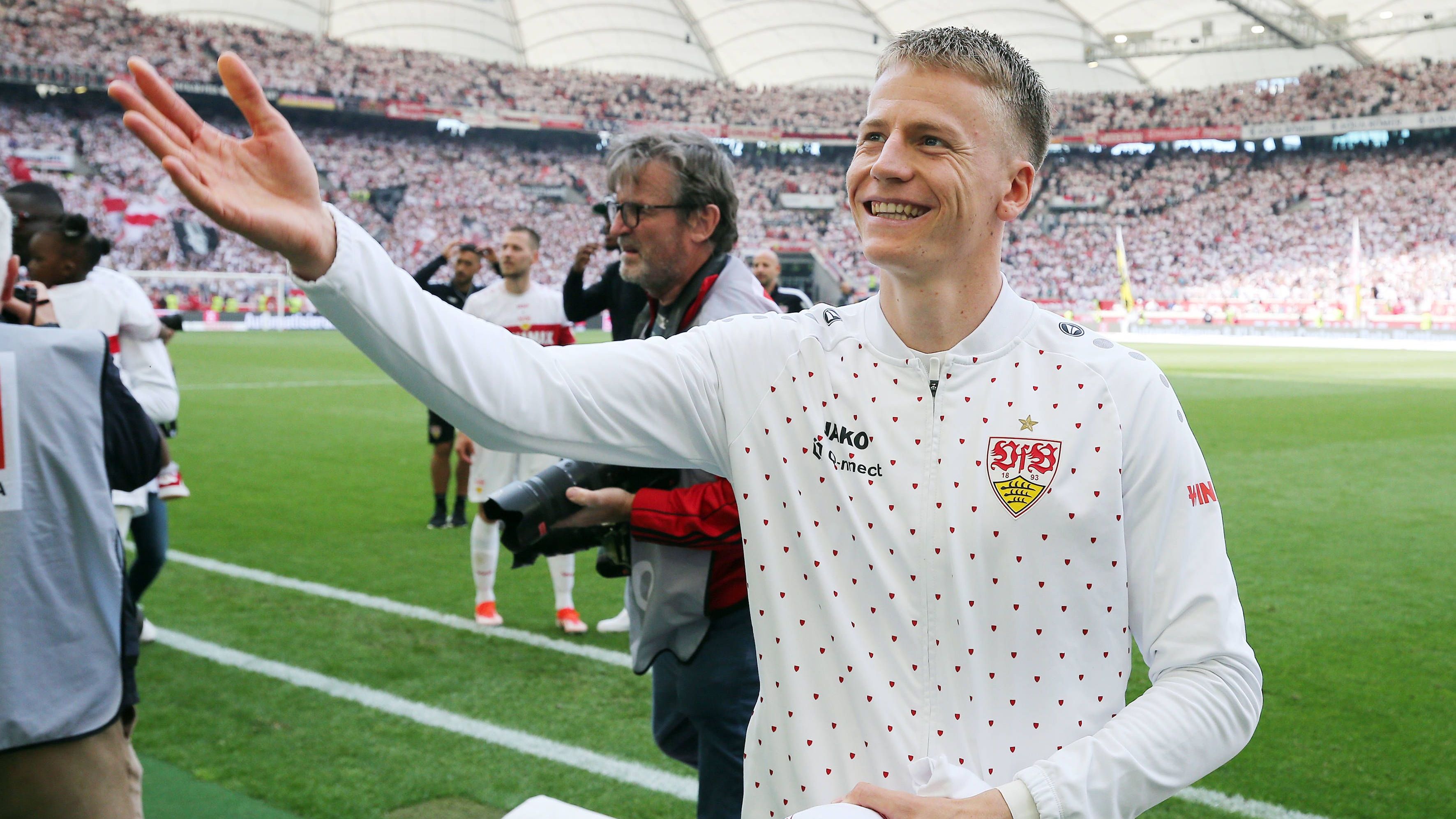 <strong>Chris Führich (VfB Stuttgart)</strong><br>Auch Chris Führich soll längere Zeit auf dem Wunschzettel des BVB gestanden haben, laut "Sky" sei das Interesse am Flügelstürmer des VfB aber mittlerweile abgekühlt. Der FC Bayern soll stattdessen die Nase vorn haben, der 26-Jährige kann die Schwaben wohl aufgrund einer Ausstiegsklausel für 20 bis 25 Millionen Euro verlassen.