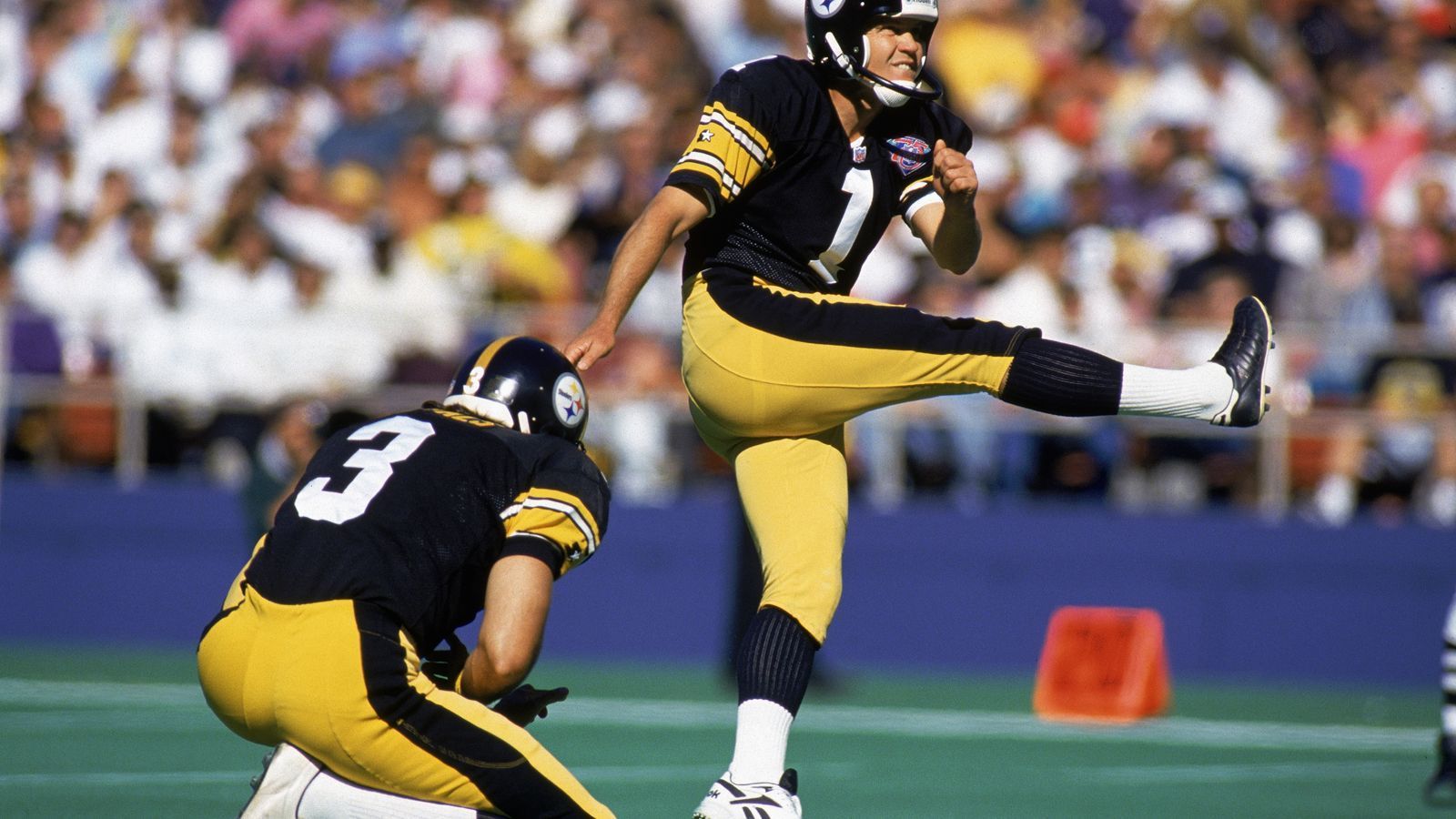 
                <strong>Platz 3: Gary Anderson</strong><br>
                Platz 3: Der Südafrikaner Gary Anderson mit 353 Spielen als Kicker zwischen 1982 und 2004 für die Pittsburgh Steelers, die Philadelphia Eagles, die San Francisco 49ers, die Minnesota Vikings und die Tennessee Titans.
              