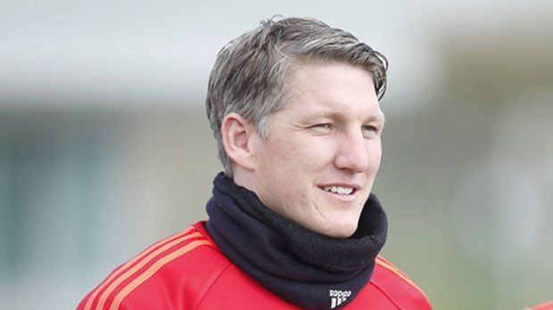 
                <strong>Bastian Schweinsteiger</strong><br>
                Platz 9: Bastian Schweinsteiger (Manchester United) - 11,2 Millionen Euro pro Jahr
              