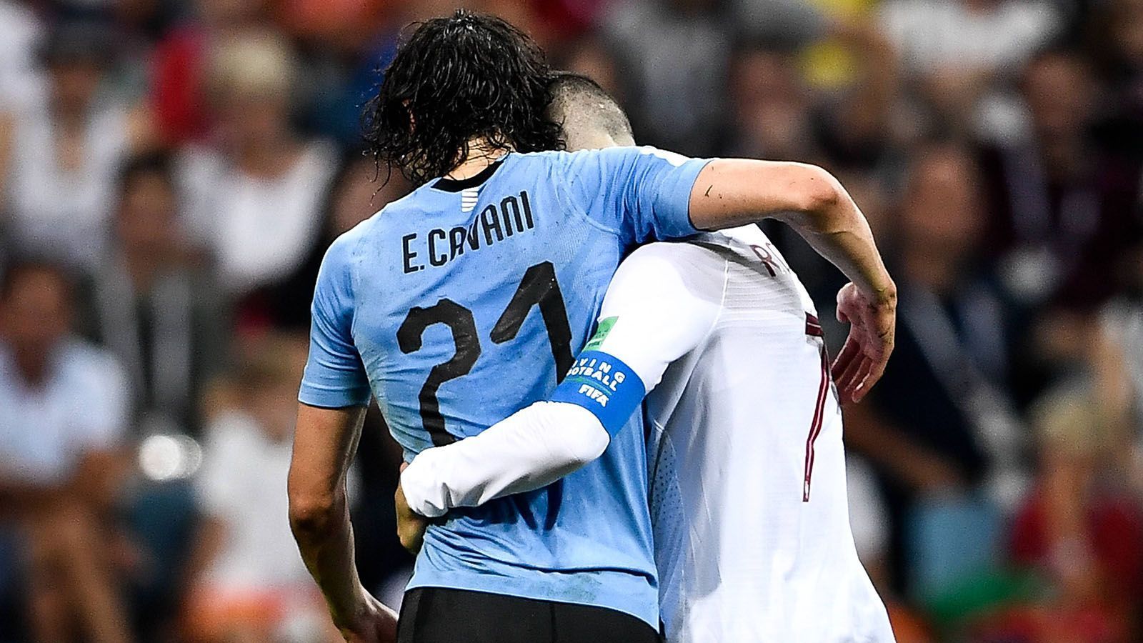 
                <strong>Edinson Cavani (Uruguay)</strong><br>
                Ein Einsatz von Edinson Cavani gegen Frankreich ist weiterhin extrem fraglich. Im Spiel gegen Portugal musste der uruguayische Torjäger in der 74. Minute ausgewechselt und von Cristiano Ronaldo vom Platz geschleppt werden. Nach der Partie wurde ein Ödem in seinem linken Bein festgestellt. 
              