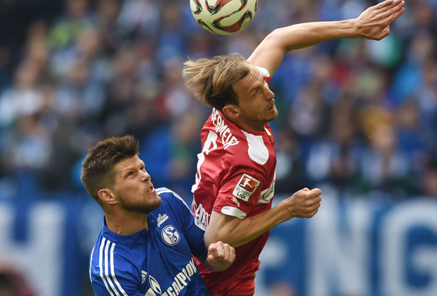 
                <strong>Flop: Georg Niedermeier</strong><br>
                Der Stuttgarter Innenverteidiger erwischt beim 2:3 gegen Schalke einen rabenschwarzen Tag. Vor dem 1:0 von Klaas-Jan Huntelaar lässt er den Ball ungeschickt durchrutschen und auch beim 2:2 ist Niedermeier orientierungslos.
              