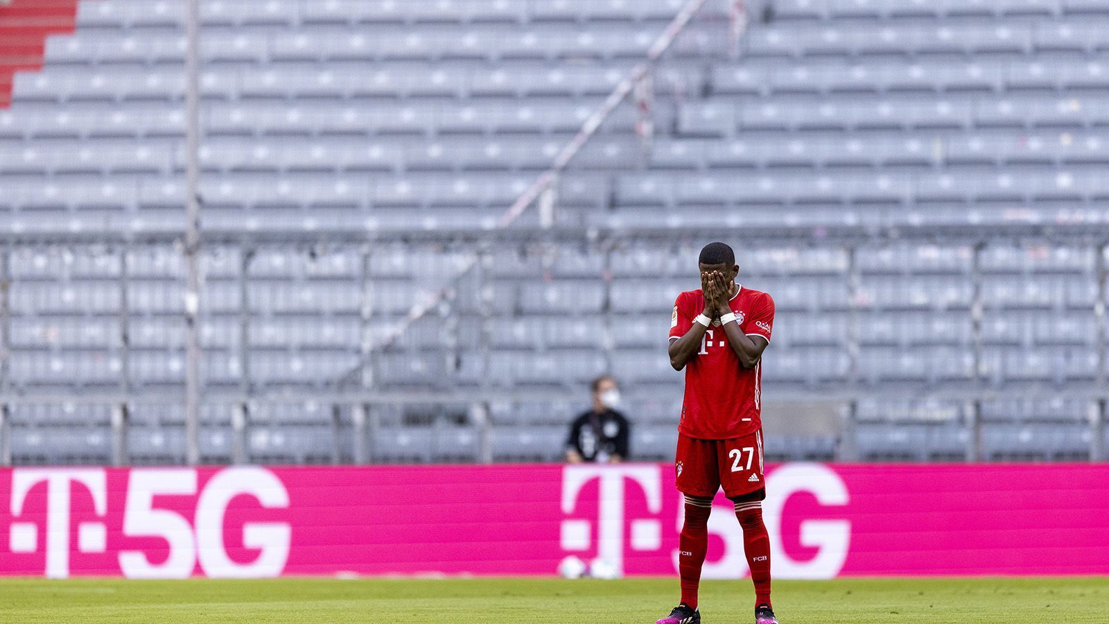 
                <strong>David Alaba</strong><br>
                Mit gerade einmal 16 Jahren kam der Österreicher 2008 aus dem Nachwuchs seines Heimatklubs Austria Wien an die Isar, er galt damals als Ausnahmetalent. 2010 wurde der Österreicher in Bayerns Profikader berufen, kam aber in der Hinrunde der Saison 2010/11 auf gerade einmal 22 Einsatzminuten. Nach einer Leihe zur TSG Hoffenheim konnte sich Alaba in der darauffolgenden Spielzeit regelmäßige Einsatzzeiten erspielen. Aufgrund einer Gelbsperre verpasste er allerdings das Champions-League-Finale 2012 im heimischen Stadion. 
              