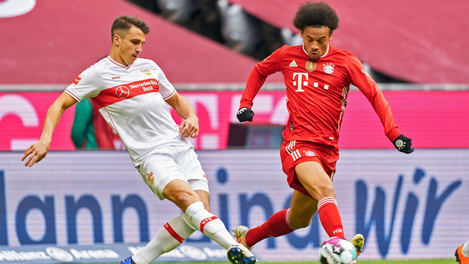 
                <strong>Leroy Sane</strong><br>
                Gute Übersicht vor dem 2:0, als er zunächst mit Müller doppelt Doppelpass spielt und dann den freien Gnabry in der Mitte sieht. Auch mit Aktien beim 4:0, als er mit einem Sololauf drei Stuttgarter bindet und sein Pass mit etwas Glück bei Lewandowski ankommt. Stellt den VfB mit seiner Schnelligkeit und Technik immer wieder vor Probleme, in der ein oder anderen Situation aber zu verspielt und inkonsequent. ran-Note: 2
              