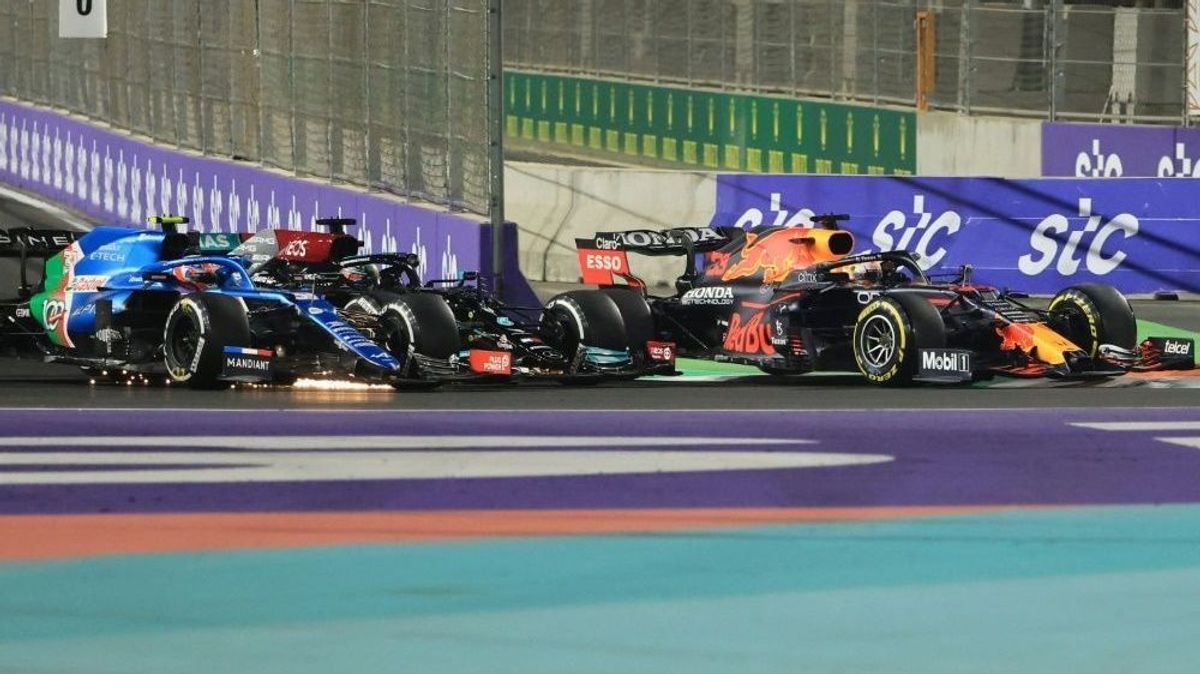 Hamilton gewinnt Premieren-Rennen in Saudi-Arabien