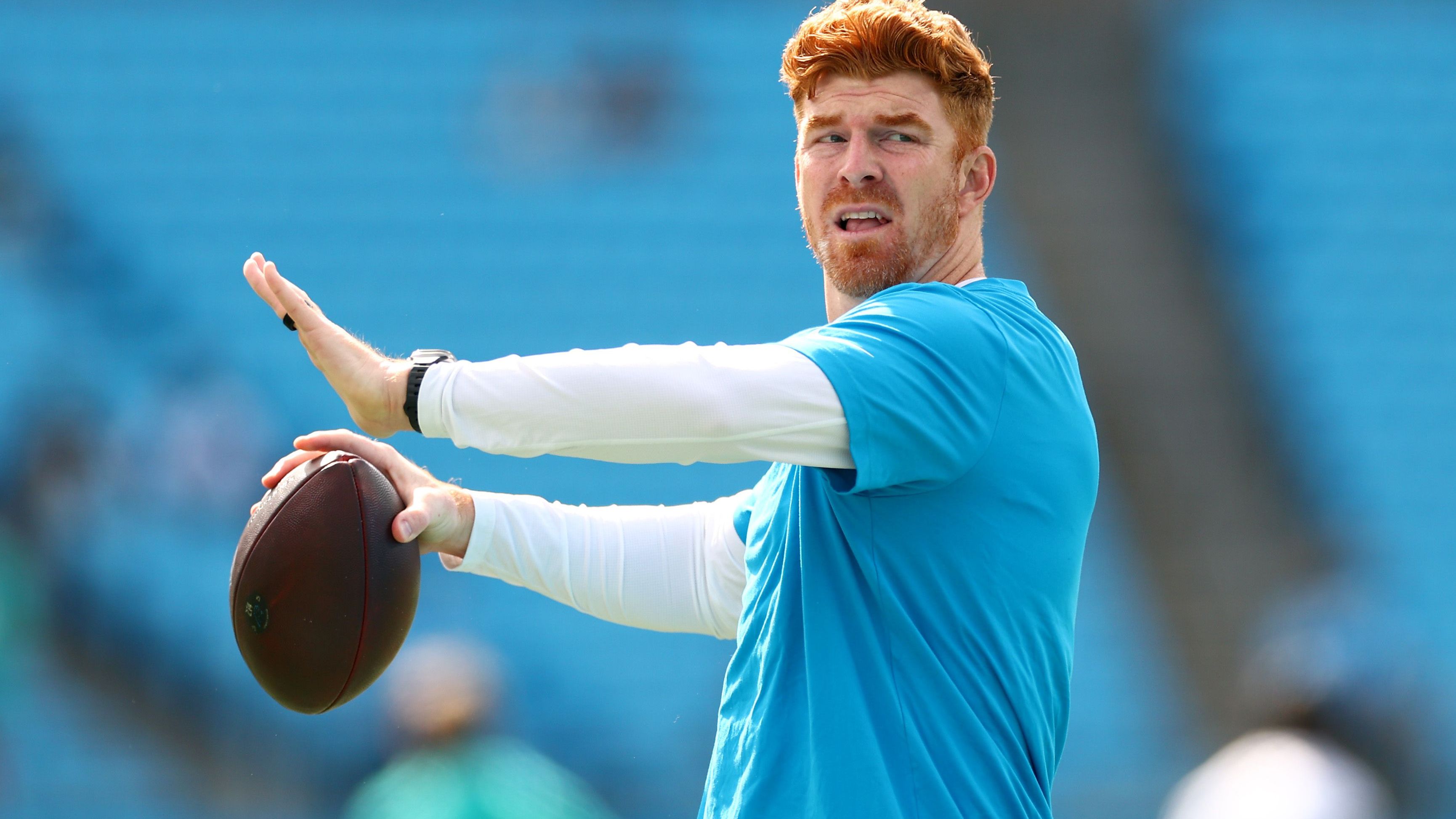 <strong>Carolina Panthers<br></strong>Die Panthers müssen gegen die Buffalo Bills in Woche 8 ohne Bryce Young auskommen. Wegen einer Knöchelverletzung konnte er die ganze Woche nicht trainieren. Somit startet Andy Dalton.<br>• Starter:&nbsp;Andy Dalton (im Bild)<br>• Backup:&nbsp;Hendon Hooker<br>• Verletzt: Bryce Young