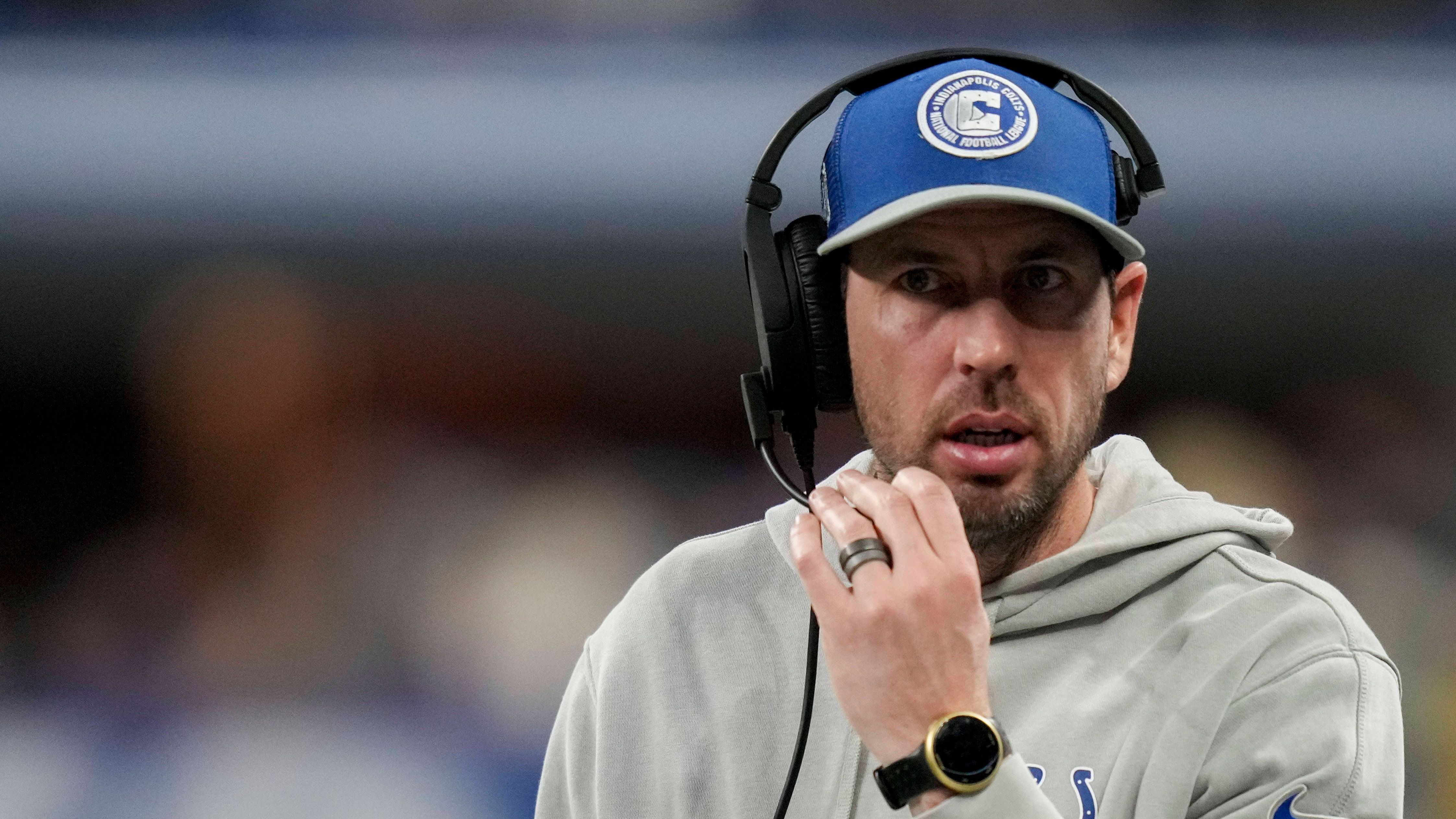 <strong>Platz 14: Indianapolis Colts um Head Coach Shane Steichen</strong><br>Ähnliches kann zu Shane Steichen gesagt werden. Er übernahm die Colts im vergangenen Jahr als Head Coach und musste ebenfalls viele Verletzungen hinnehmen. Dennoch dirigierte er eine gute Offensive um Backup Gardner Minshew. Auch die Defensive spielte ordentlich. Mit einer 9:8-Bilanz verpassten die Colts die Playoffs knapp.&nbsp;