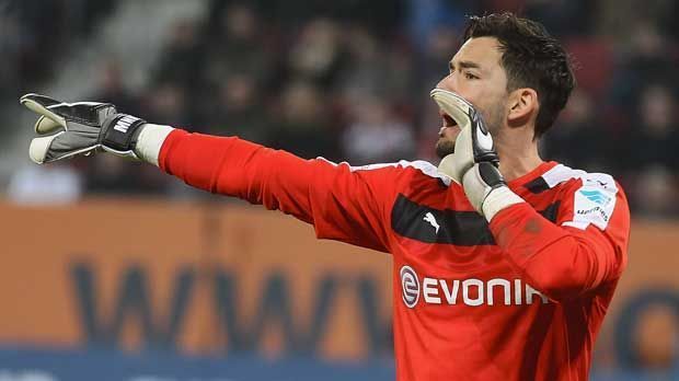 
                <strong>Roman Bürki</strong><br>
                Roman Bürki: Für den Schlussmann war es ein ruhiger Nachmittag. Der HSV prüfte den Schweizer in der ersten Halbzeit nicht ein einziges Mal wirklich ernsthaft. Auch in Durchgang zwei weitgehend "arbeitslos". ran-Note: 3.
              