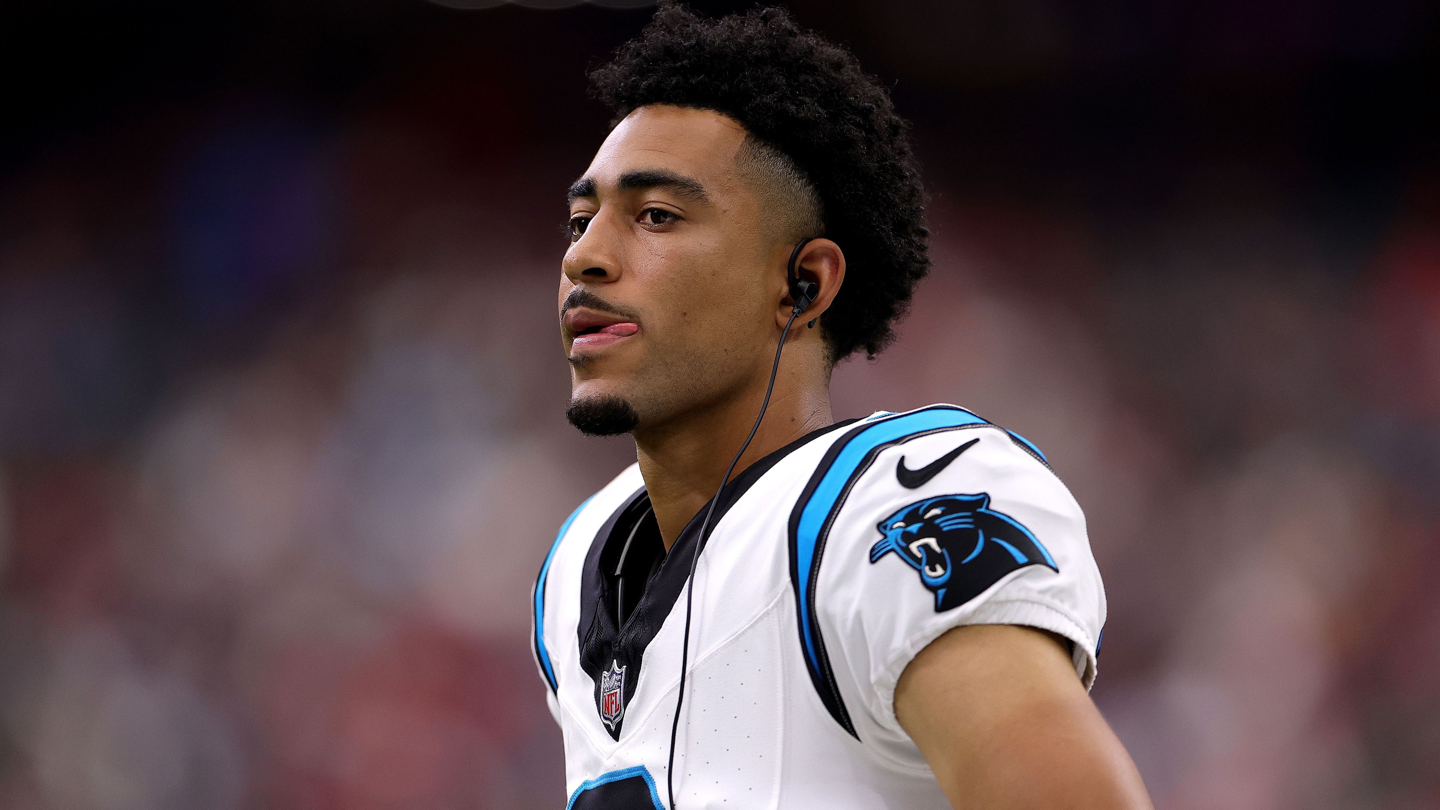 <strong>Carolina Panthers: Bryce Young (Quarterback)</strong><br>Nach einem turbulenten Start in seine NFL-Karriere meldete sich Bryce Young in der zweiten Hälfte der vergangenen Saison eindrucksvoll zurück und warf in den letzten zehn Spielen für 2.327 Yards, 20 Touchdowns und nur sechs Interceptions. Mit neuen Waffen, einer stabileren O-Line und Jahr zwei im System von Dave Canales muss er nun aber endgültig beweisen, dass er das Kaliber zum NFL-Starter hat.
