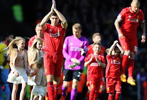 
                <strong>Steven Gerrard - Abschied vom FC Liverpool</strong><br>
                Nach 17 Jahren verlässt der Kapitän den FC Liverpool. Gegen Crystal Palace betritt Steven Gerrard zum letzten Mal den Rasen an der Anfield Road. Nach 688 Spielen für die Reds wechselt er nach Los Angeles - als lebende Legende.
              