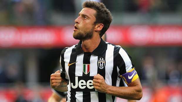 
                <strong>Claudio Marchisio (Juventus Turin)</strong><br>
                Platz 7: Claudio Marchisio - Er ist schon so etwas wie ein Urgestein bei der "Alten Dame". Diese Treue lässt sich der Mittelfeldmann auch fürstlich entlohnen - mit 3,5 Millionen Euro jährlich.
              