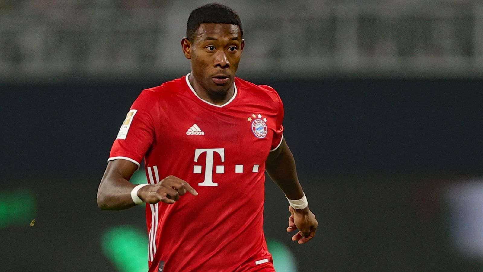 
                <strong>David Alaba (FC Bayern München)</strong><br>
                Vor dem Spiel deutet Bayern-Boss Karl-Heinz Rummenigge an, dass für David Alaba die Tür beim FC Bayern noch nicht ganz zu ist. Ausgerechnet der Österreicher ist es dann, der per Freistoß das 1:1 direkt vor der Pause erzielt. Ansonsten sehr solide in der Abwehr, auch wenn Nebenmann Boateng den Ton in der Viererkette angibt. ran-Note: 2
              