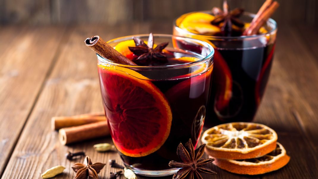 Dieses Glühwein-Rezept ist nicht nur aromatisch-lecker, sondern auch einfach zuzubereiten!&nbsp;&nbsp;