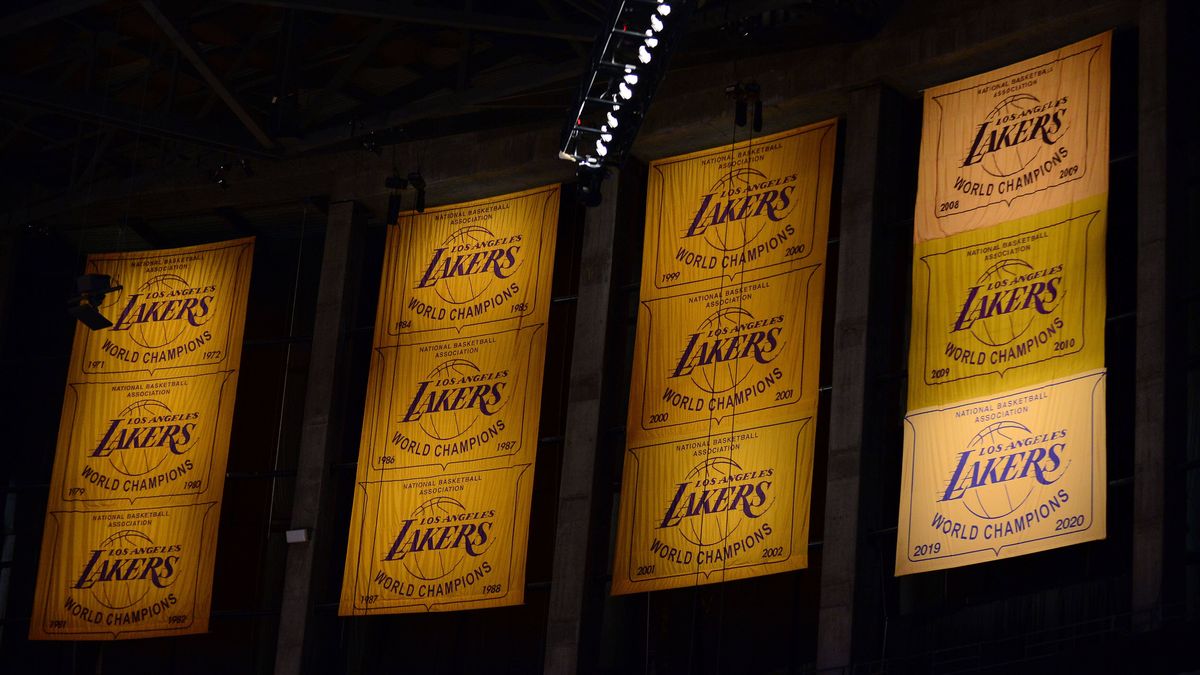 NBA, Basketball Herren, USA Houston Rockets at Los Angeles Lakers, May 12, 2021; Los Angeles, California, USA; The Los Angeles Lakers champion banners on display during the first half at Staples Ce...
