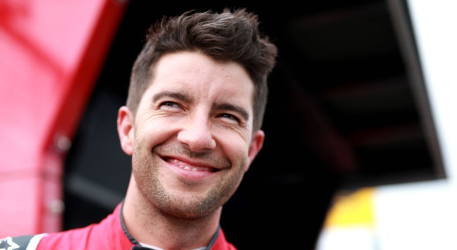 
                <strong>Mike Rockenfeller (Audi)</strong><br>
                Mike Rockenfeller - Startnummer 99: Selbst durch einen gebrochenen Fuß lässt sich der Deutsche nicht aufhalten, in der DTM an den Start zu gehen. Nach seinem schweren Crash im vergangenen Jahr am Norisring mit Gary Paffett kletterte Rockenfeller nur drei Wochen später in Moskau wieder ins Auto und landete im ersten Rennen auf Rang zwei. Auch 2018 ist der 34-Jährige wieder dabei – und bleibt dieses Mal hoffentlich ohne Verletzung.
              