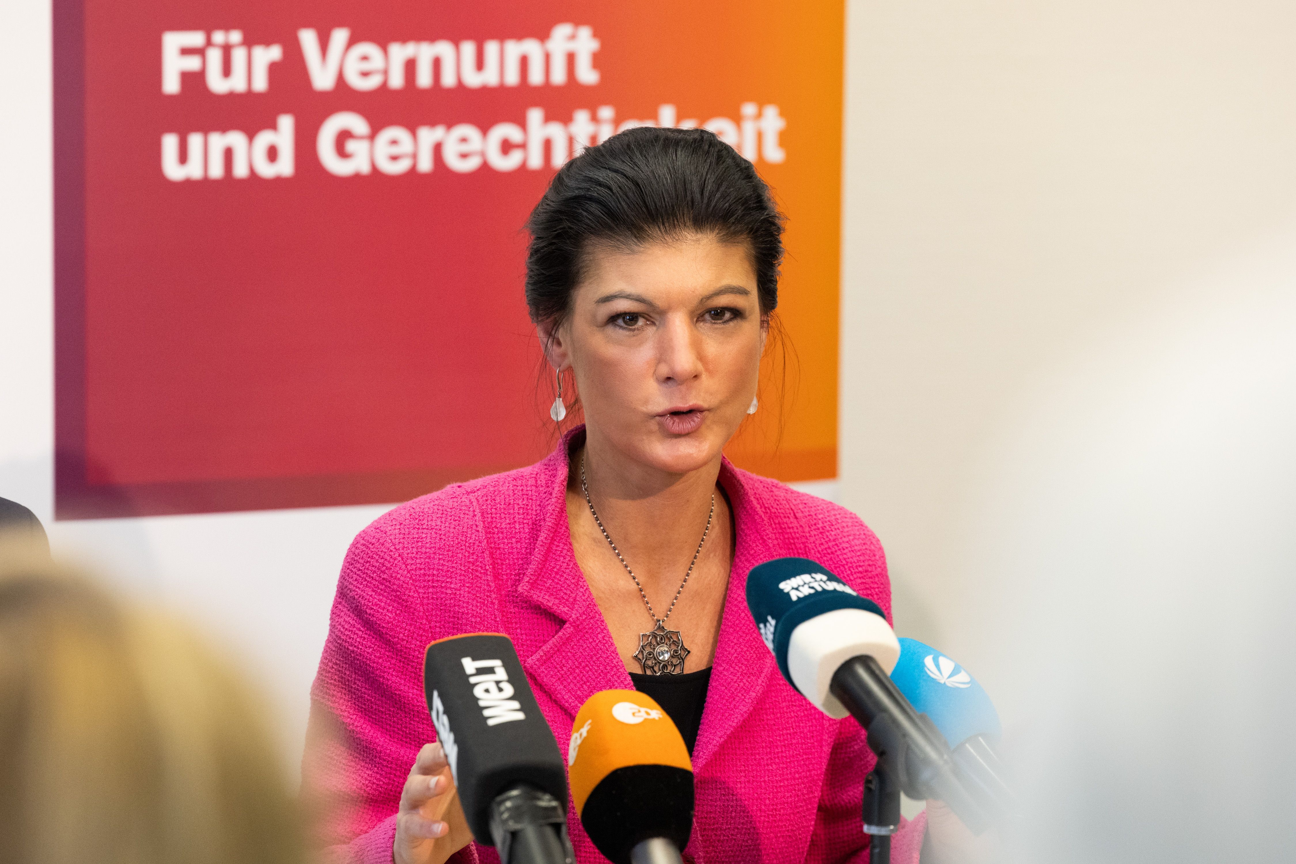 Kurz Nach Parteigründung: 17 Prozent Wünschen Sich Wagenknecht Als ...