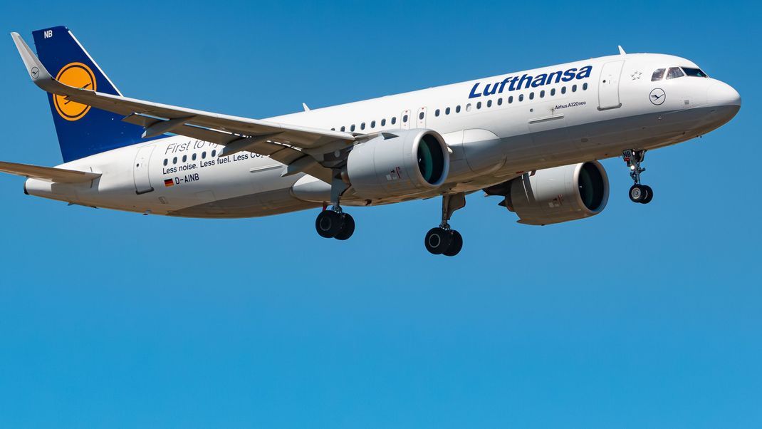 Lufthansa Airbus A320 airplane at Frankfurt