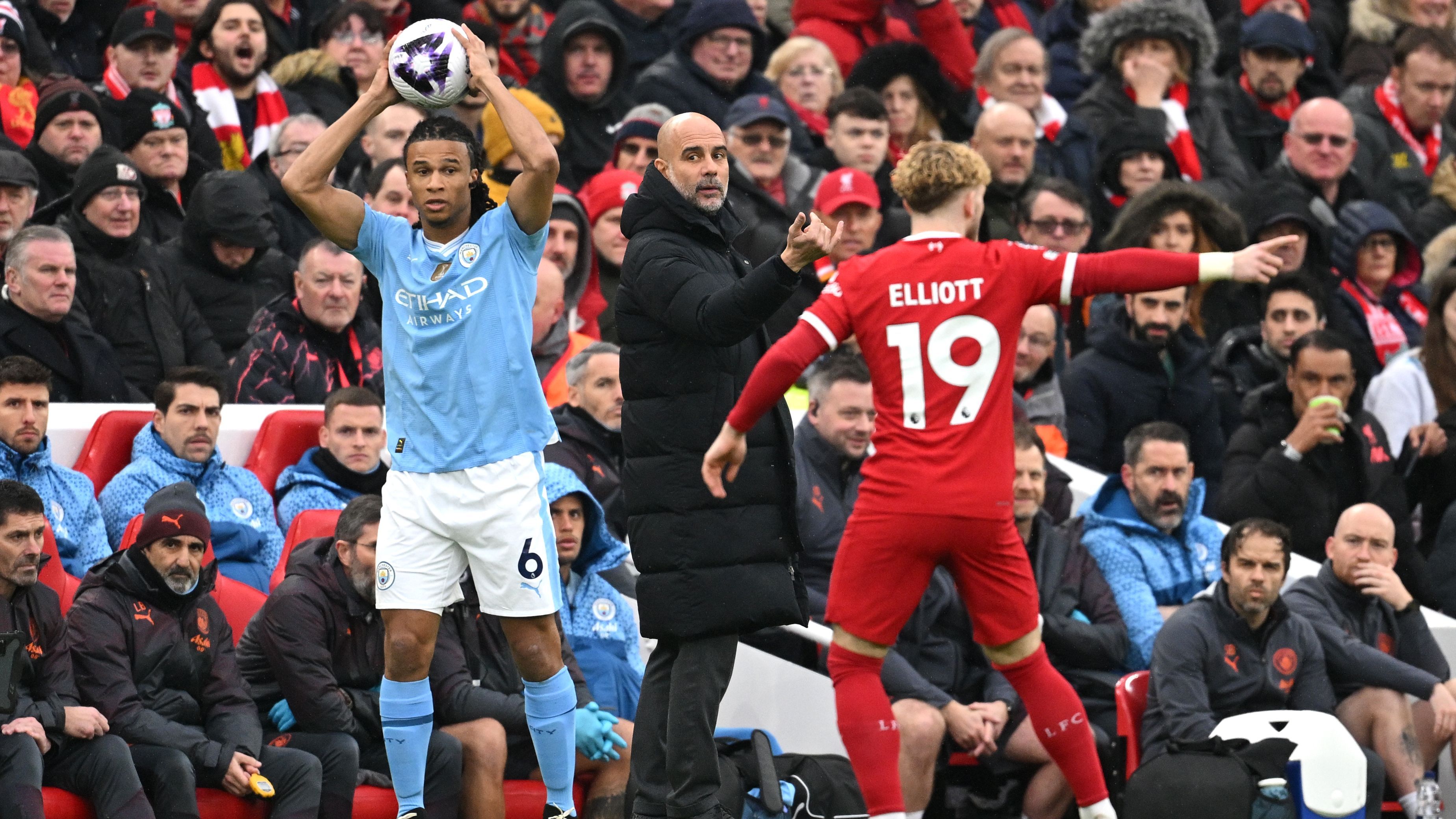 <strong>Nathan Ake (Manchester City)<br></strong>Für den zunächst auffällig agierenden Niederländer entwickelt sich das Spitzenspiel nach der Pause zum Albtraum. Nach seinem zu kurz geratenen Rückpass foult Ederson im Strafraum Nunez und verursacht so den Elfmeter zum Liverpool-Ausgleich. Auch ansonsten wirkt Ake an der Anfield Road nicht immer sattelfest. <strong><em>ran</em>-Note: 5</strong>