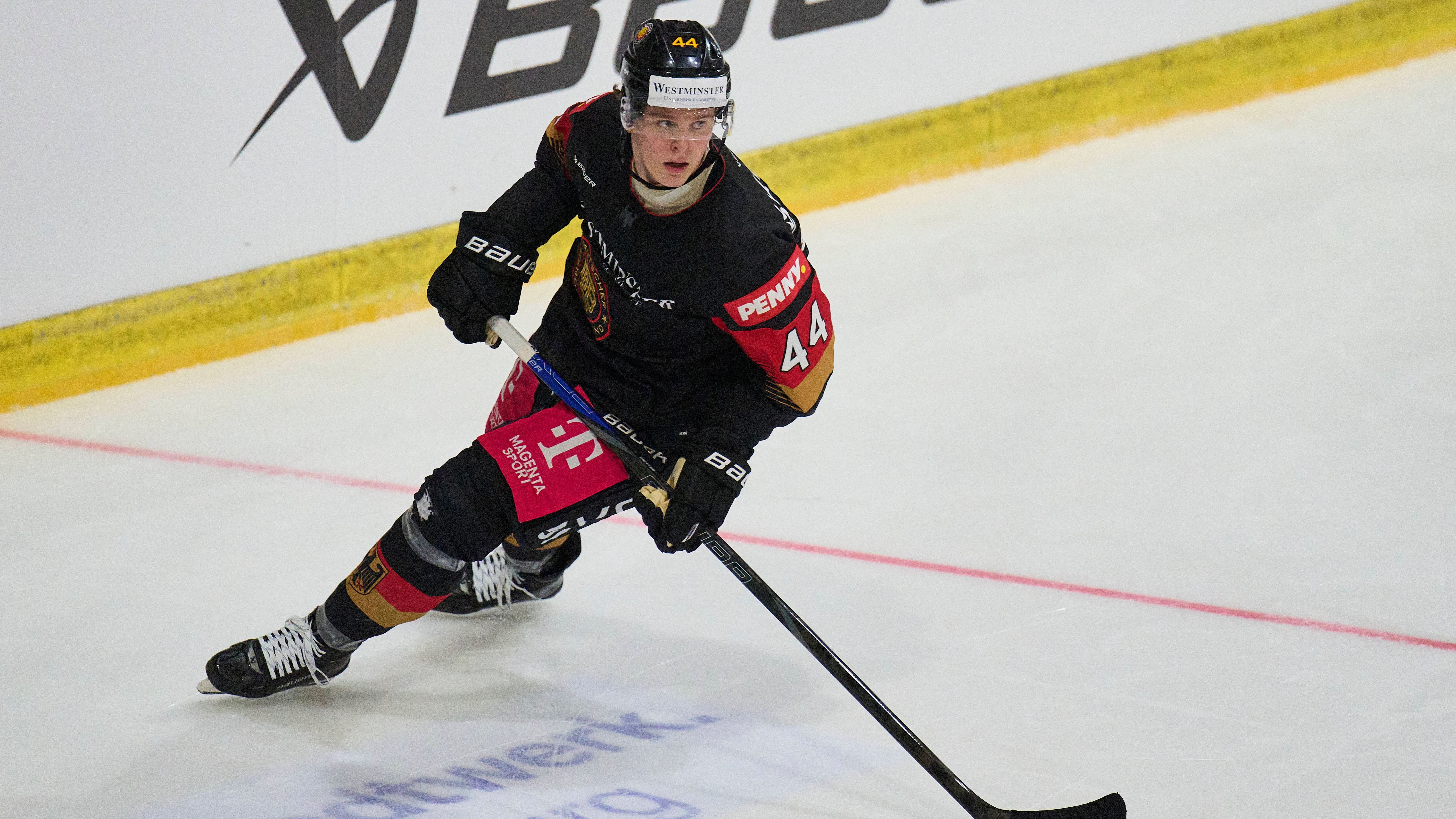 <strong>Joshua Samanski</strong><br>Position: Stürmer<br>Verein: Straubing Tigers