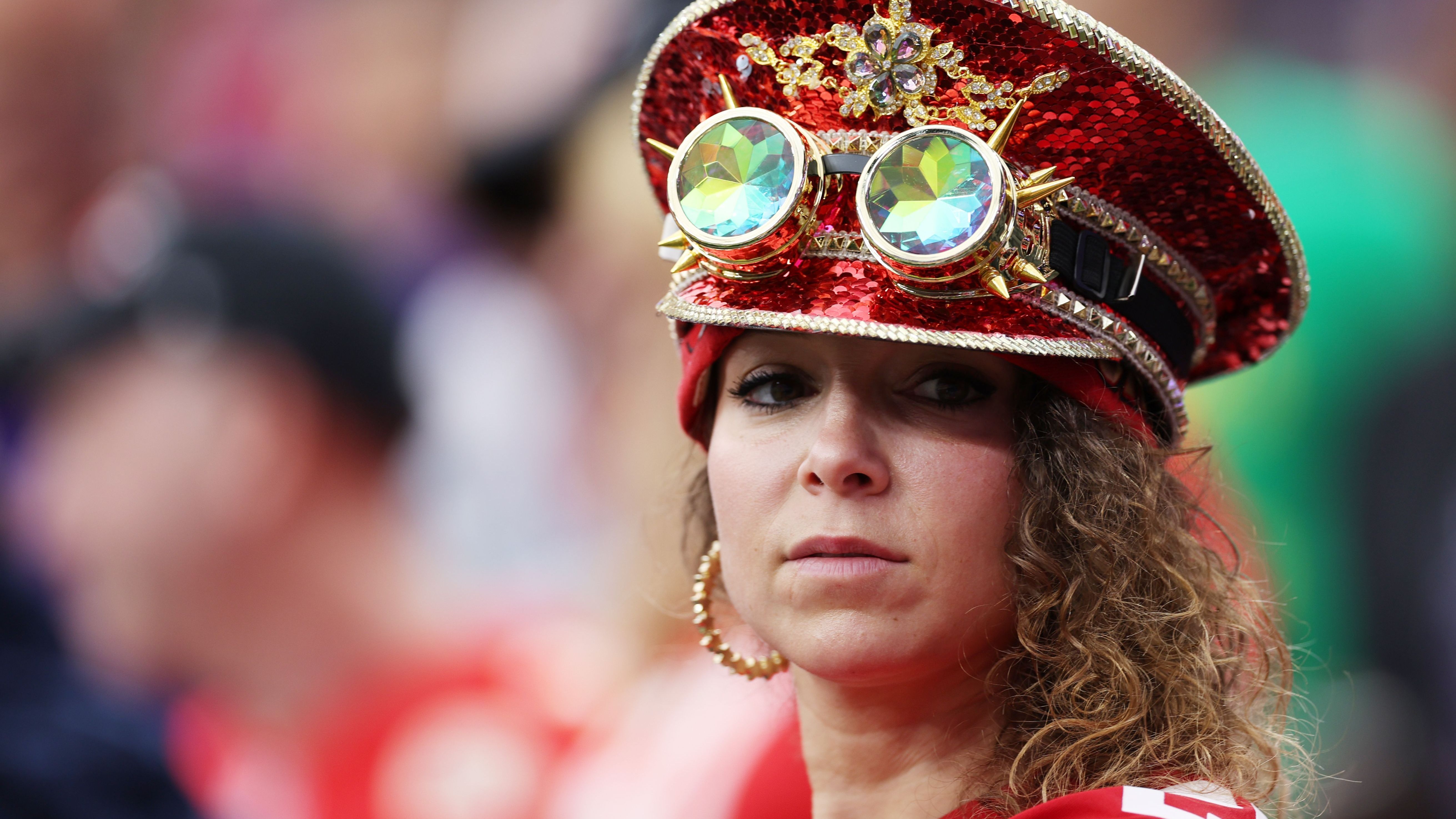 <strong>Dieser Chiefs-Fan ist nicht berühmt...</strong><br>...aber trägt ein sehr kreatives Outfit. Damit wäre sie auch im deutschen Karneval gerne gesehen.