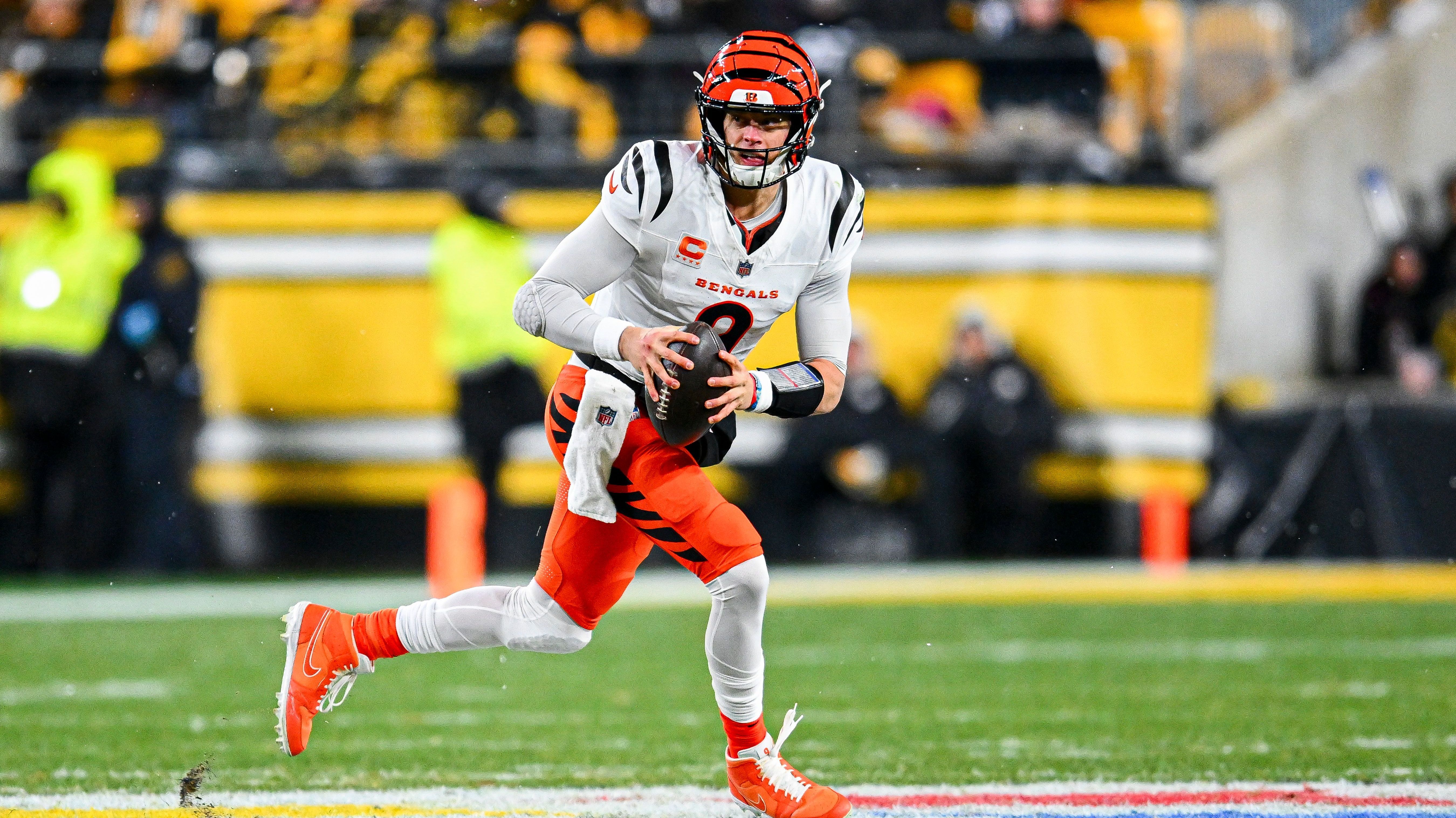 <strong>Cincinnati Bengals: Joe Burrow</strong><br>Na klar, Ja'Marr Chase hat eine starke Saison gespielt. Aber alles, wirklich alles steht und fällt bei den Bengals mit Quarterback Joe Burrow. An ihm führt kein Weg vorbei.