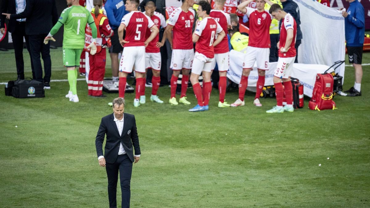 Hjulmand (vorne) während des Dramas um Eriksen