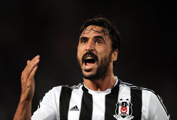 
                <strong>Hugo Almeida</strong><br>
                Hugo Almeida bleibt in Deutschland als gefährlicher Torjäger von Werder Bremen in Erinnerung. Die letzten drei Jahre stand der Portugiese bei Besiktas Istanbul unter Vertrag. Angeblich will ihn sein Ex-Trainer Thomas Schaaf zu Eintracht Frankfurt lotsen.
              