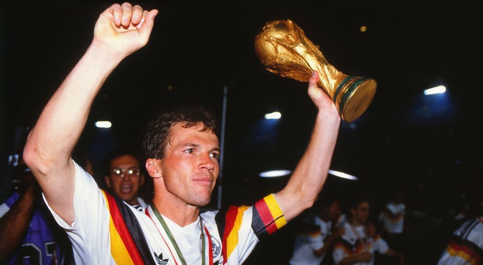 
                <strong>Die meisten WM-Spiele als Spieler: Lothar Matthäus (25)</strong><br>
                Deutschlands Rekordnationalspieler (150 Länderspiele) absolvierte auch die meisten Partien bei Weltmeisterschaften. Auf 25 Einsätze bringt es Lothar Matthäus bei fünf WM-Teilnahmen zwischen 1982 und 1998. Auf Platz zwei folgt übrigens bereits Miroslav Klose mit 24 Spielen. 
              