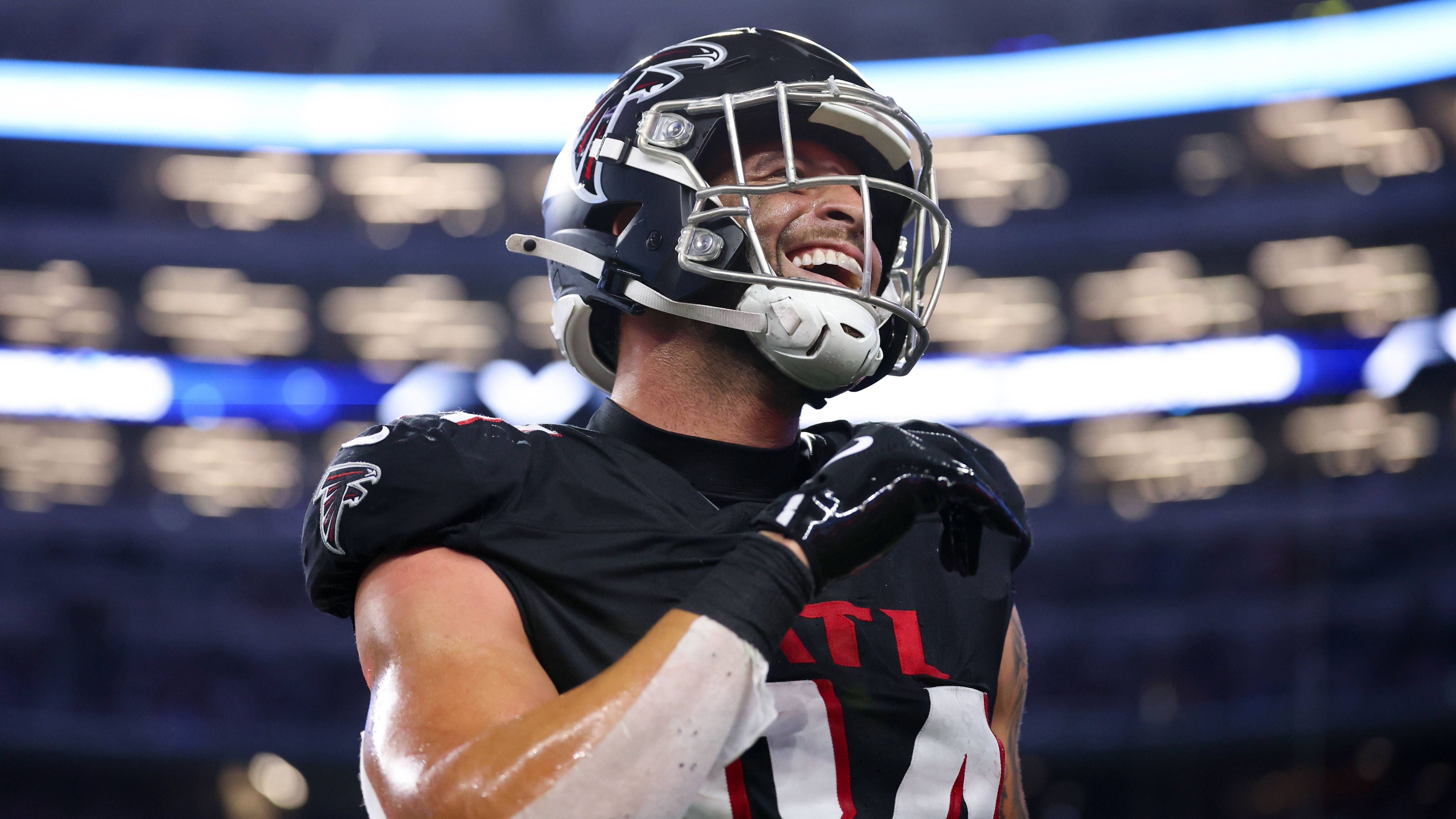 <strong>Atlanta Falcons</strong><br>Quarterback Michael Penix Jr. wurde überraschenderweise gar nicht eingesetzt. Und das, obwohl er viel beweisen muss, nachdem sich die Falcons auf ihn als Starter verständigt haben. Zumal die Offensive Line von Verletzungen geplagt ist und löchrig wirkt. Das wird die Situation von Penix erschweren. Das Team scheint nicht optimal vorbereitet auf den Start der Regular Season.<br><strong>Note: 4</strong>