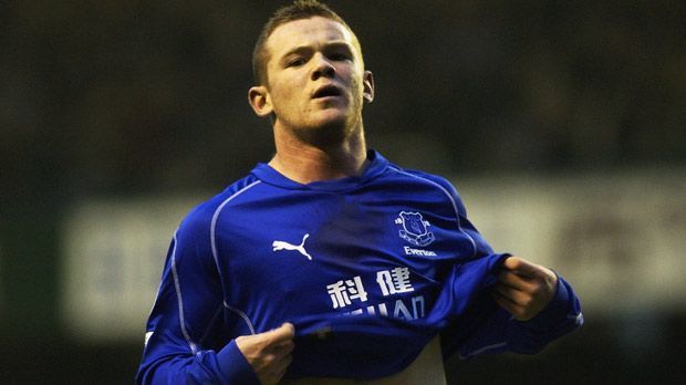 
                <strong>10 Dinge, die ihr über Wayne Rooney nicht wisst!</strong><br>
                Als Rooney seinen Jugend-Vertrag in Everton unterschrieb, verdiente er 75 Pfund (circa 100 Euro) pro Woche. Mit dem ersten Profi-Vertrag im Alter von 17 Jahren ging es steil bergauf. 8000 Pfund (circa 11.000 Euro) gab es für den Stürmer dann in sieben Tagen.
              