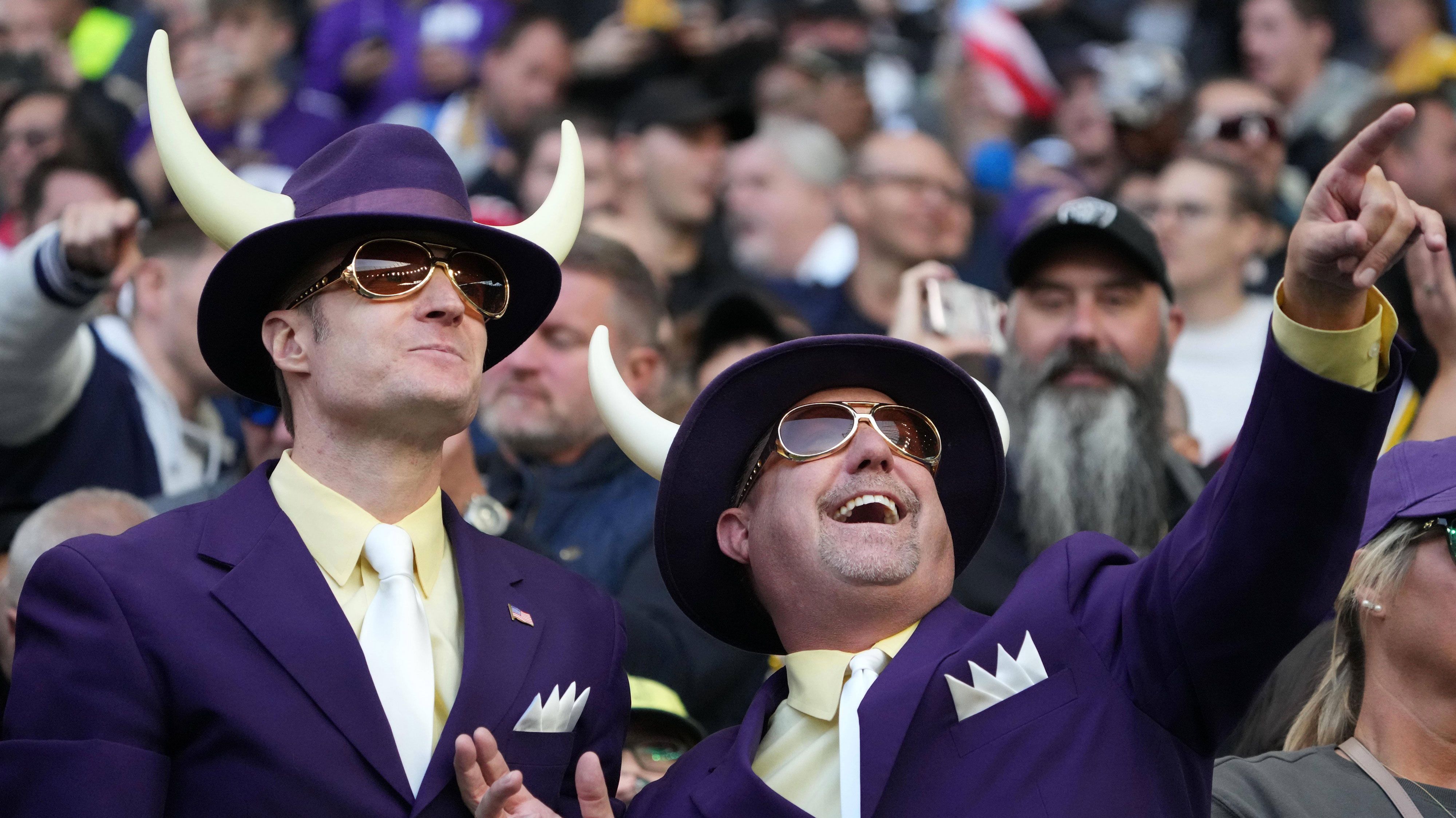 
                <strong>Gewinner: Fans beim London Game</strong><br>
                Welch eine Stimmung in der englischen Hauptstadt! Beim ersten London Game 2022 zwischen den Minnesota Vikings und den New Orleans Saints (28:25) lieferten die Zuschauerinnen und Zuschauer, zu denen beispielweise auch Tottenham-Stürmer Harry Kane zählte, eine Party auf den Rängen ab und sorgten für ausgelassene Stimmung. Und am Sonntag steht bereits das nächste Battle an der Themse an, wenn die New York Giants auf die Green Bay Packers treffen (Sonntag ab 15:30 Uhr live auf ProSieben und im Livestream auf ran.de).
              